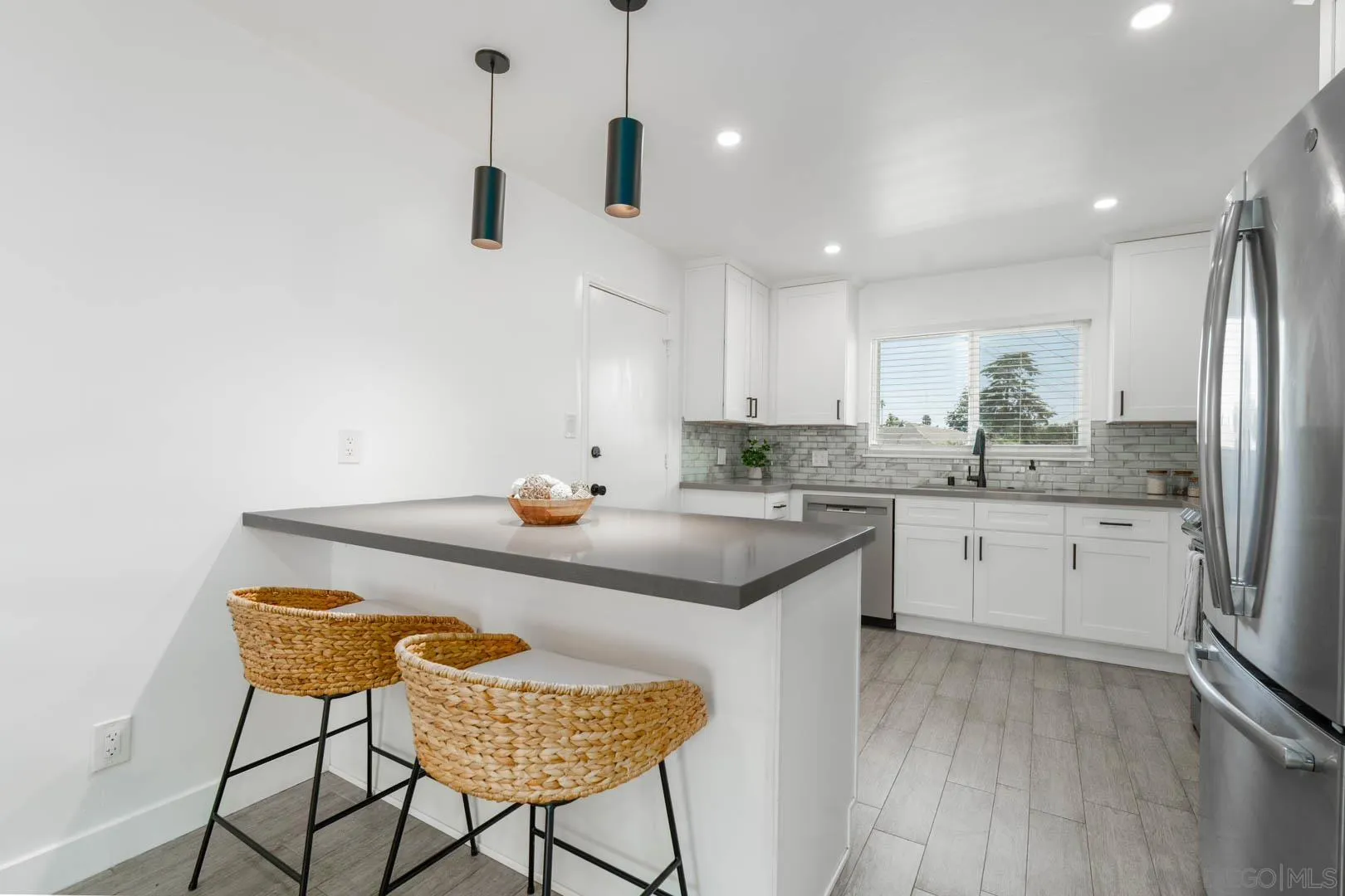 https://cdn.realtyfeed.com/cdn/127/260016641/f10bfe7915bb7511ab37781e6ff41c69.webp