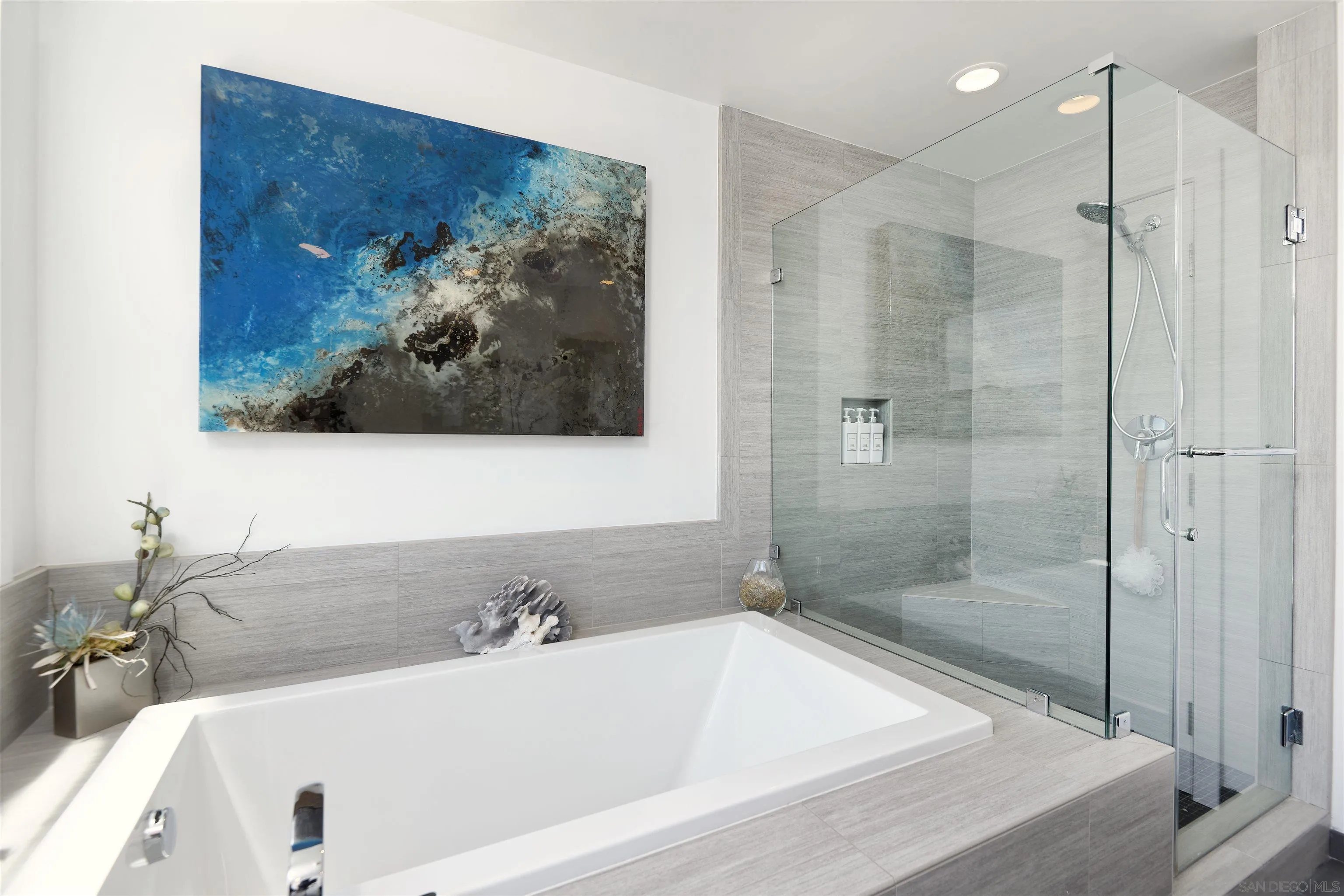 https://cdn.realtyfeed.com/cdn/127/260016643/3ee38aacd0f1a8f2e3d655437610ac83.webp