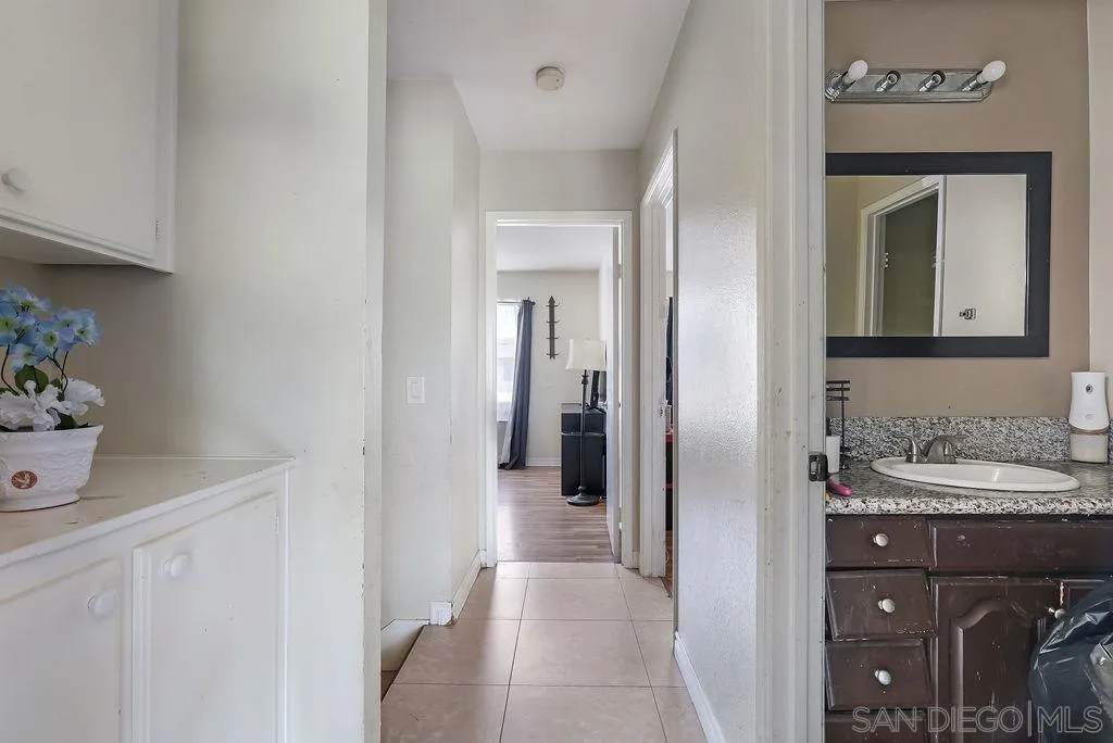 https://cdn.realtyfeed.com/cdn/127/260016646/06b1f73f507f8d9e5feec9e937eedd77.webp