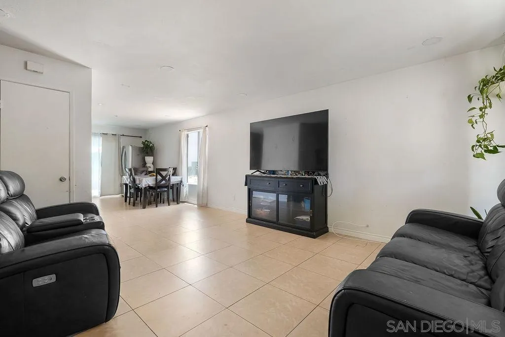 https://cdn.realtyfeed.com/cdn/127/260016646/696231bcc7e04913540ba9a802295271.webp