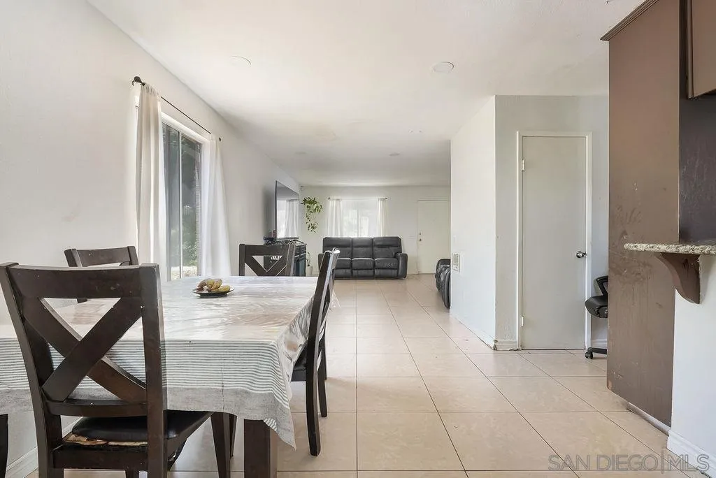 https://cdn.realtyfeed.com/cdn/127/260016646/f6f997676959680b63d524793665d56f.webp