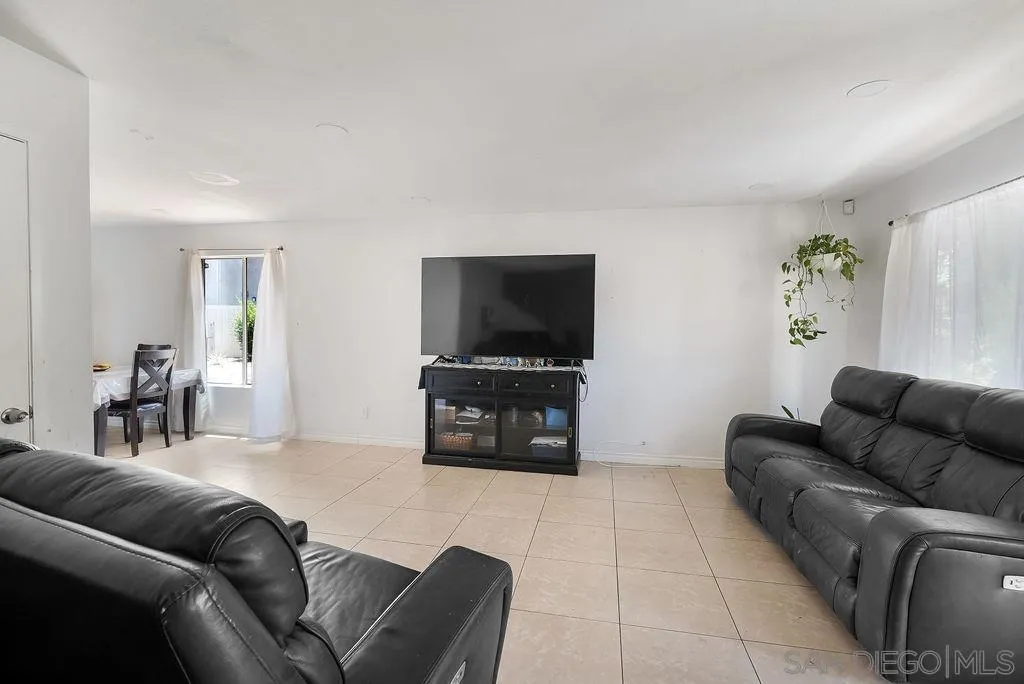 https://cdn.realtyfeed.com/cdn/127/260016646/fd64da06e1d897d3370737d27adf86ea.webp