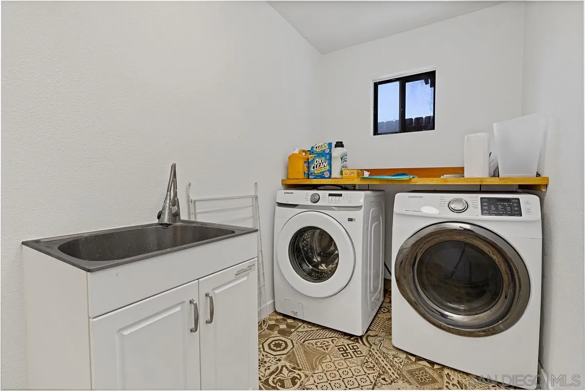 https://cdn.realtyfeed.com/cdn/127/260016649/01bb75acd8005767c23033c9232dd8cf.webp