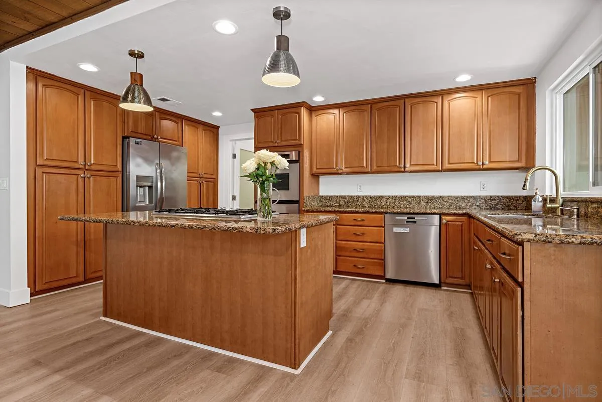 https://cdn.realtyfeed.com/cdn/127/260016649/d2aa3107aa7cb32d9df6c7e5fda35dd3.webp