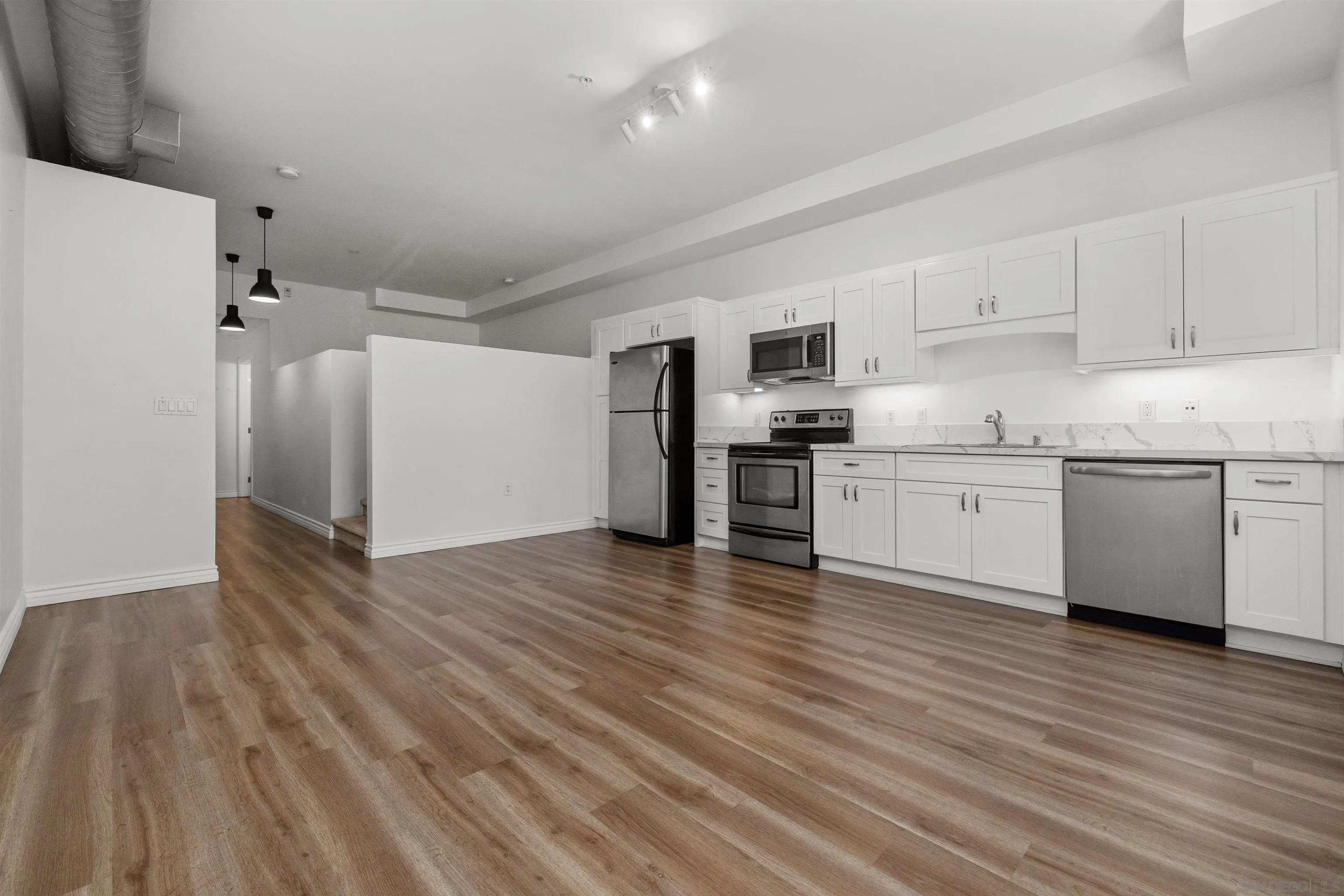 Photo #8: 260016651 Listing: Photo #8