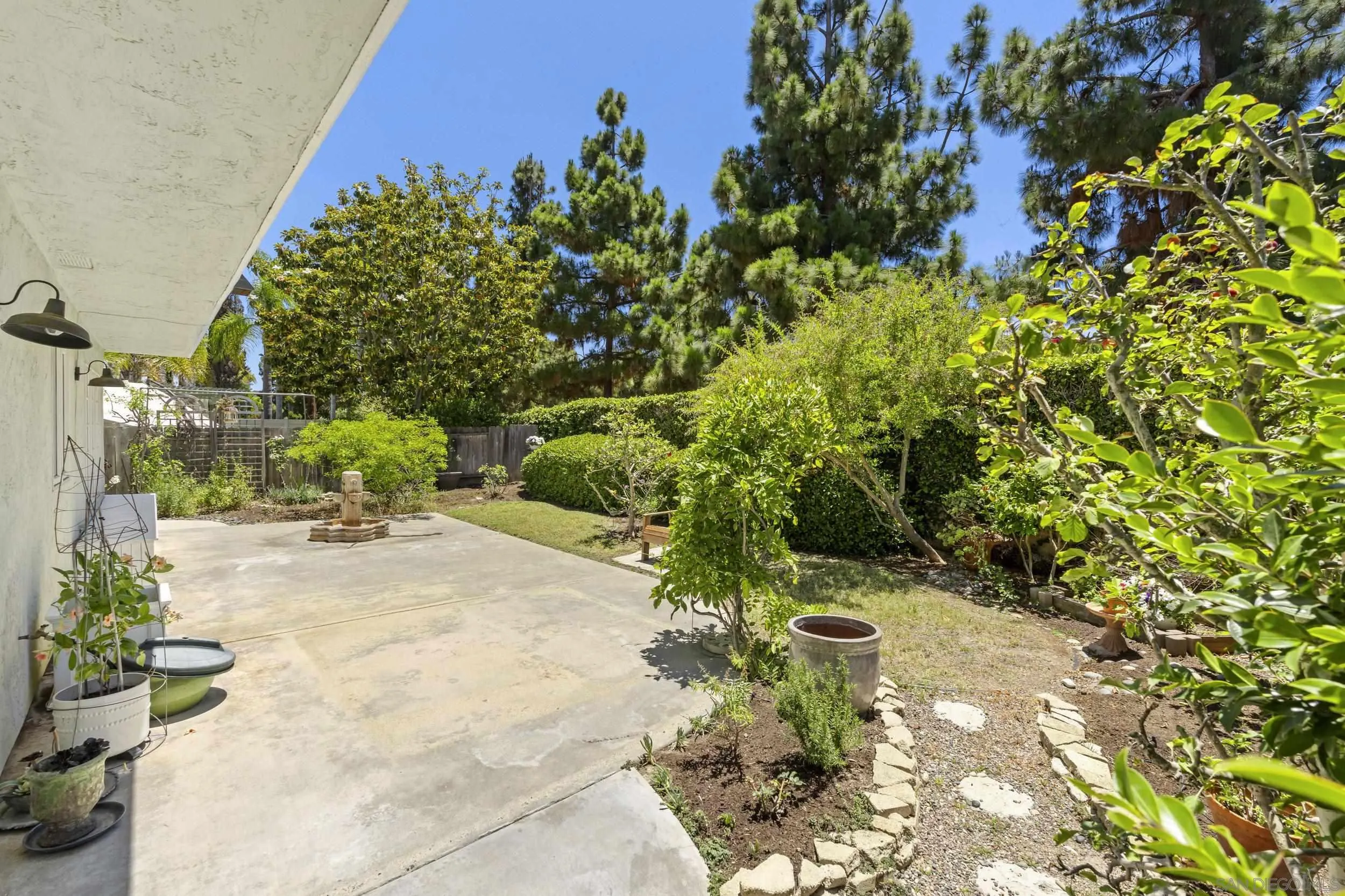 https://cdn.realtyfeed.com/cdn/127/260016656/9aebb55e5396c2ff40b640669515a758.webp