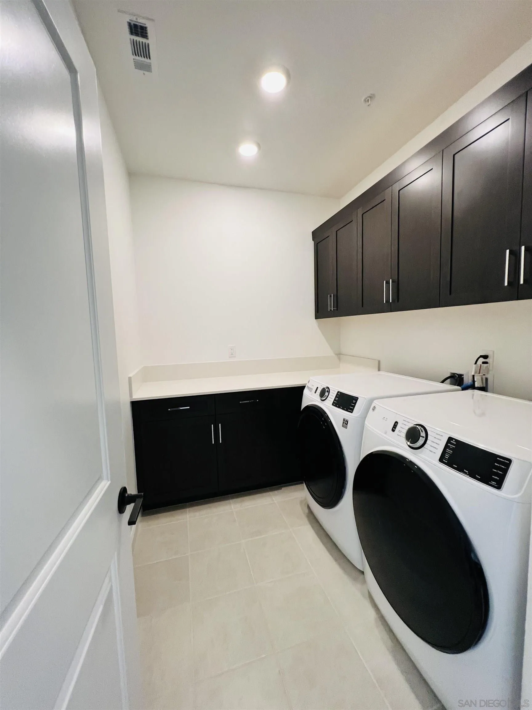 https://cdn.realtyfeed.com/cdn/127/260016667/30ca117b59d1604f005ef3c44a0c87af.webp