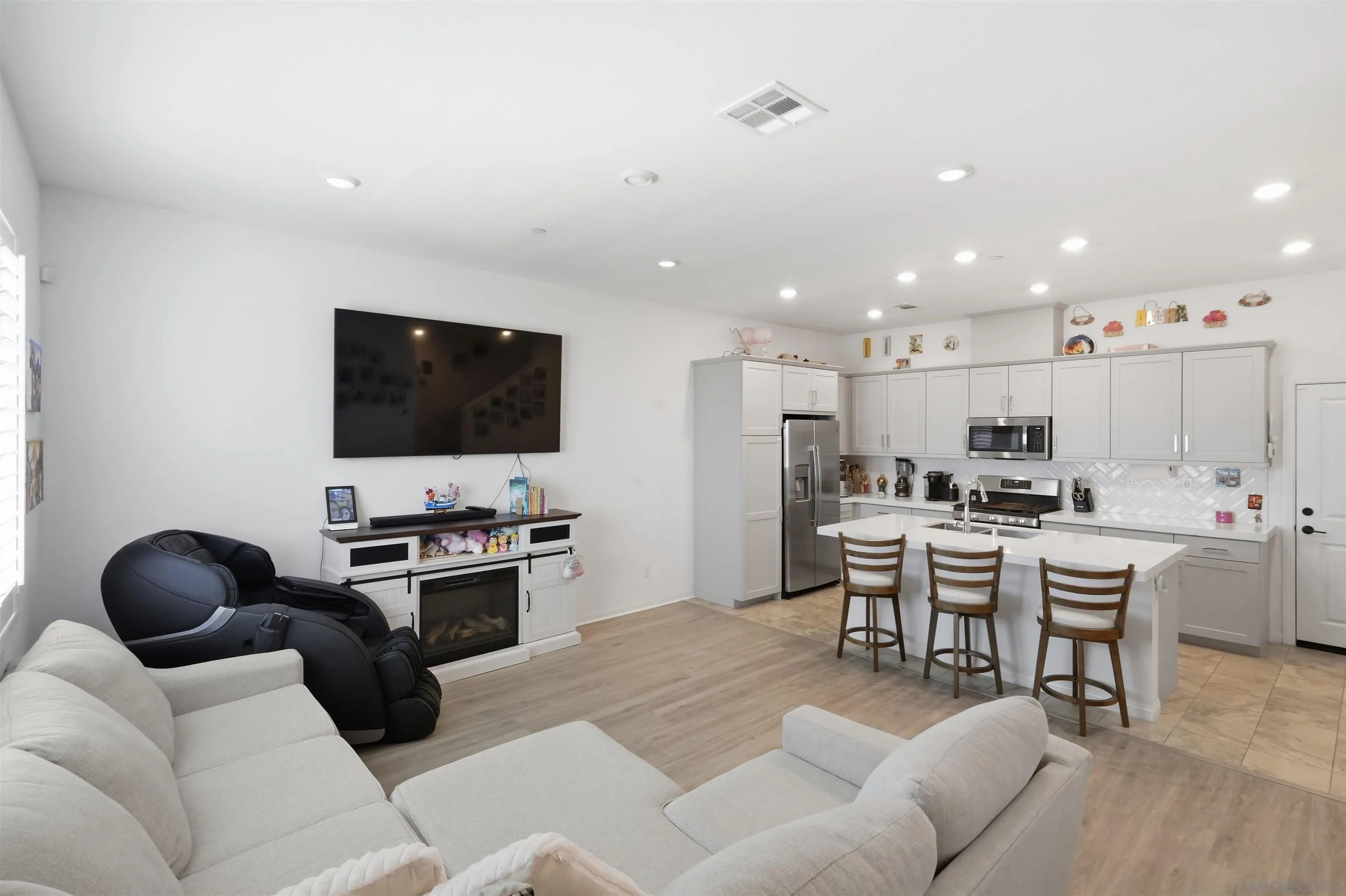 https://cdn.realtyfeed.com/cdn/127/260016673/2dcecce3ad76153ef4dfc3fda5a49a34.webp