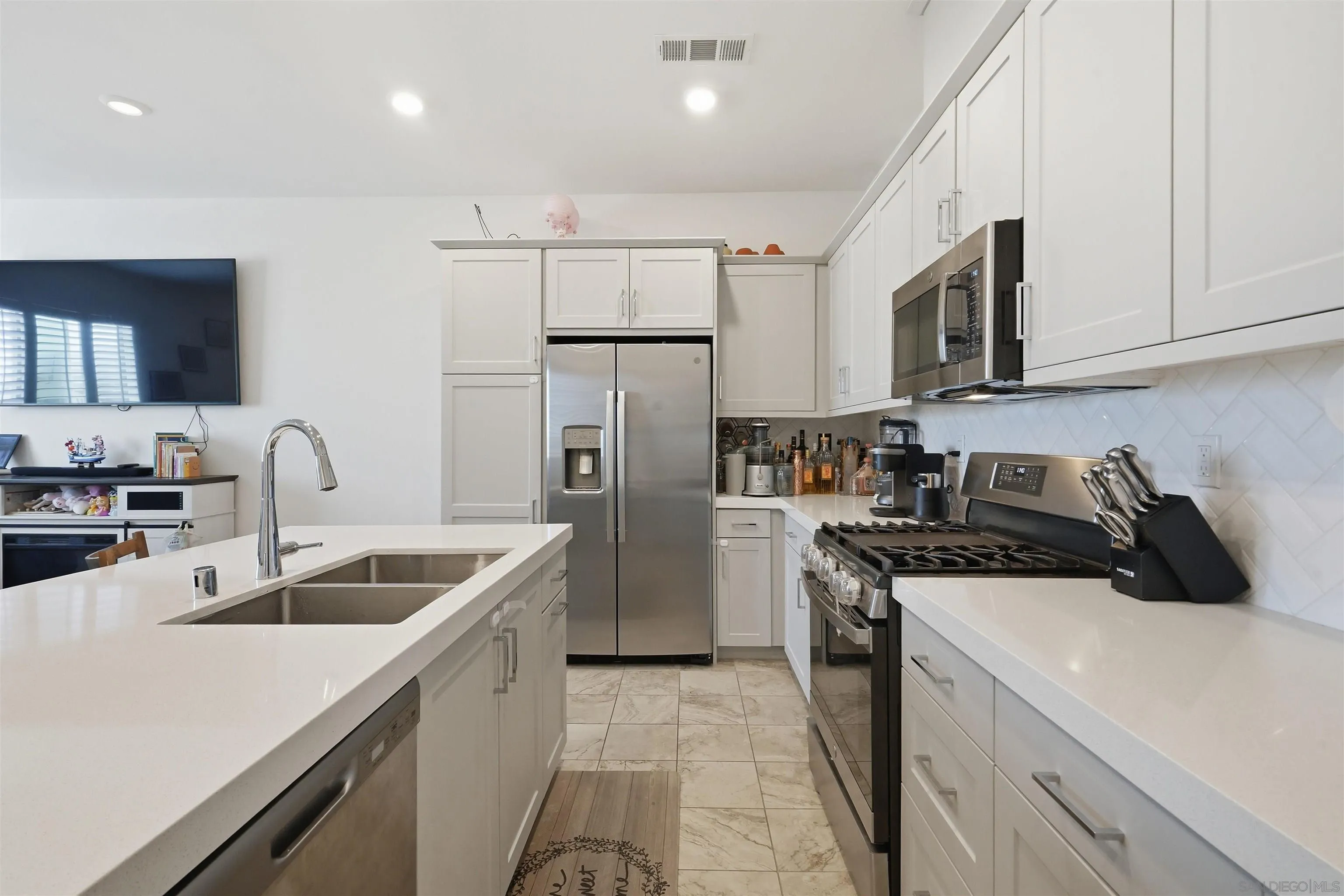 https://cdn.realtyfeed.com/cdn/127/260016673/57a1d4ddf01db9685dbe8fb5f7b25803.webp