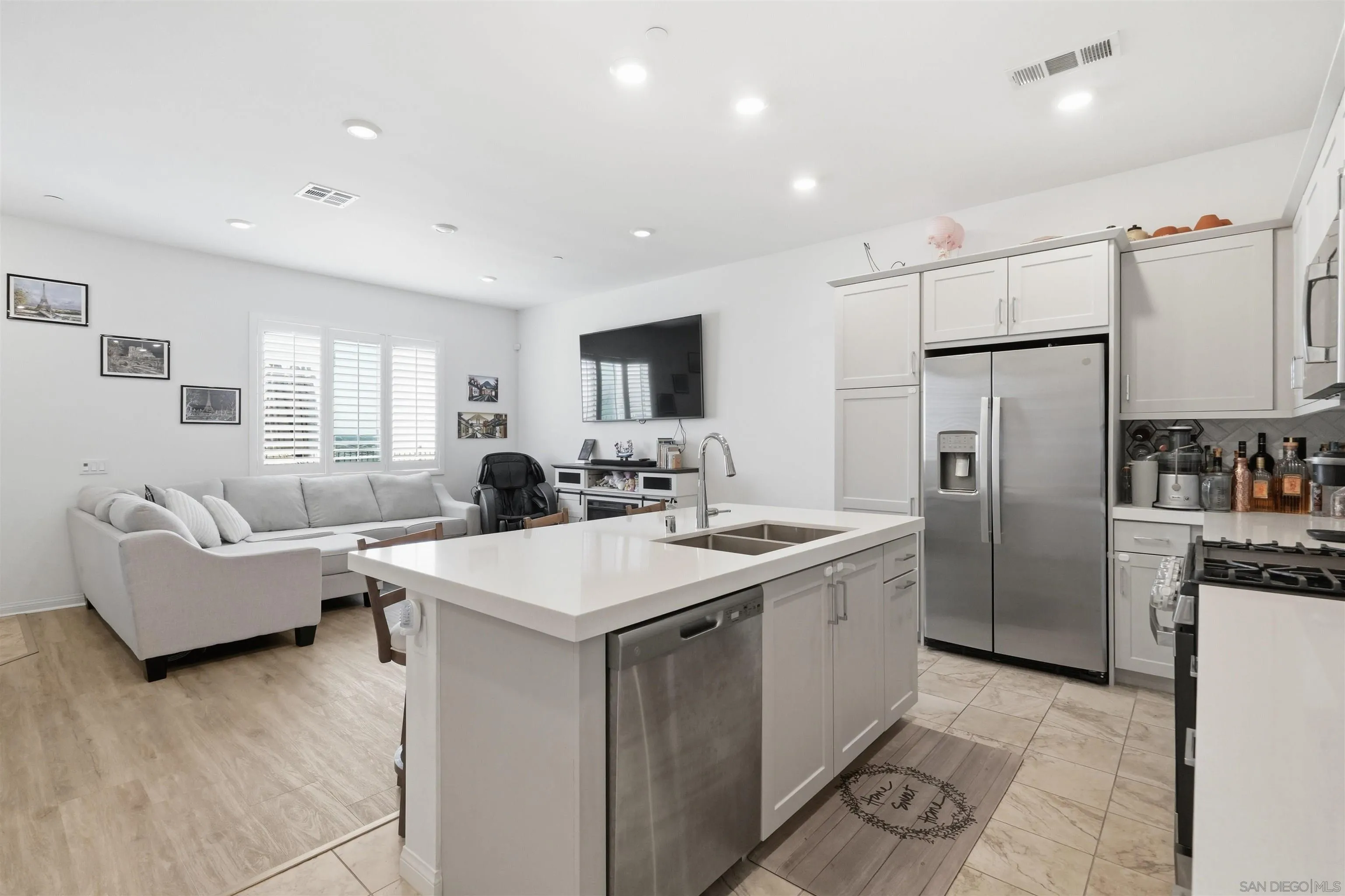https://cdn.realtyfeed.com/cdn/127/260016673/9a0283c6049ef8d905f595bdd185315f.webp