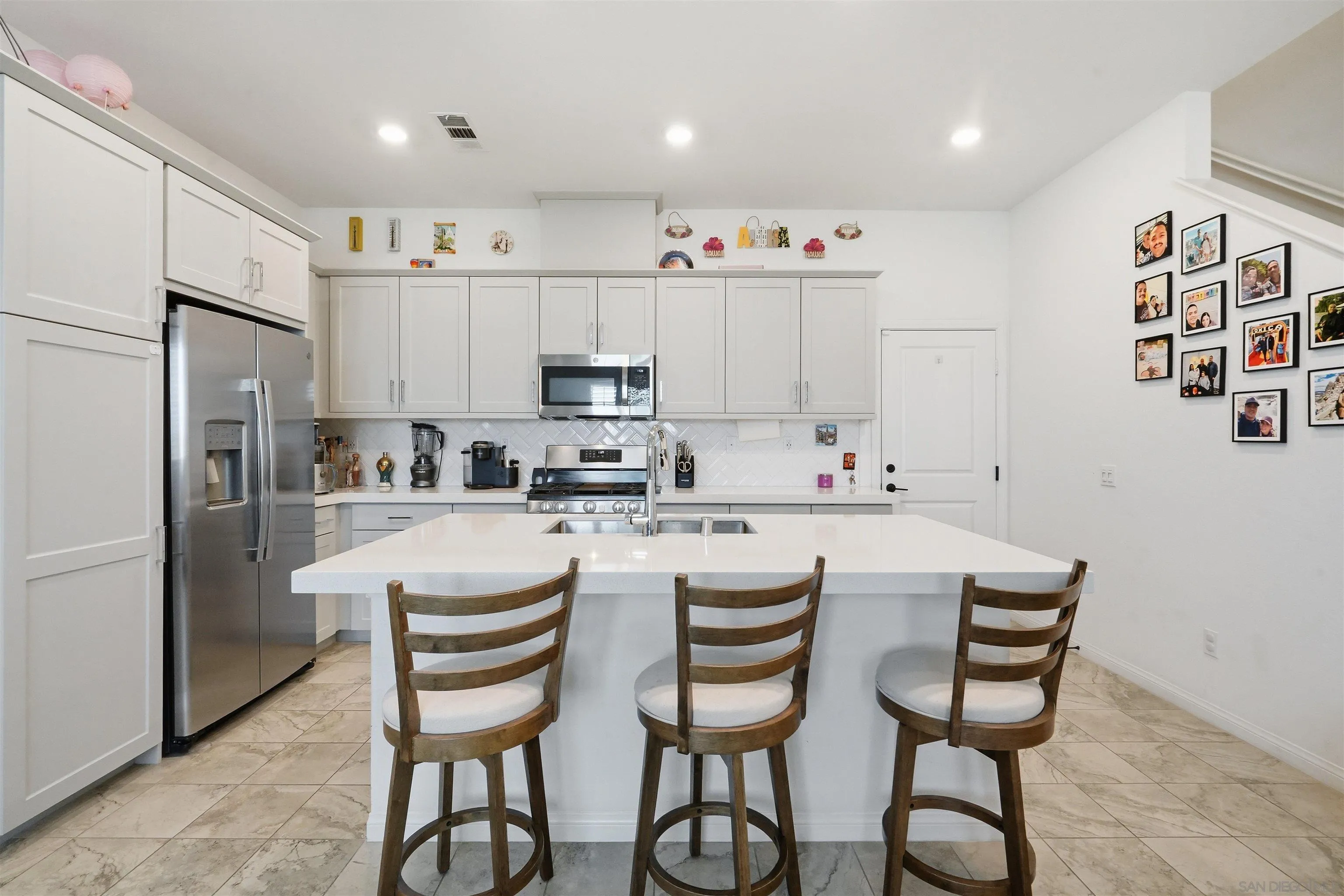 https://cdn.realtyfeed.com/cdn/127/260016673/ac9a8af6180822beb7b46ed2b609c9fa.webp