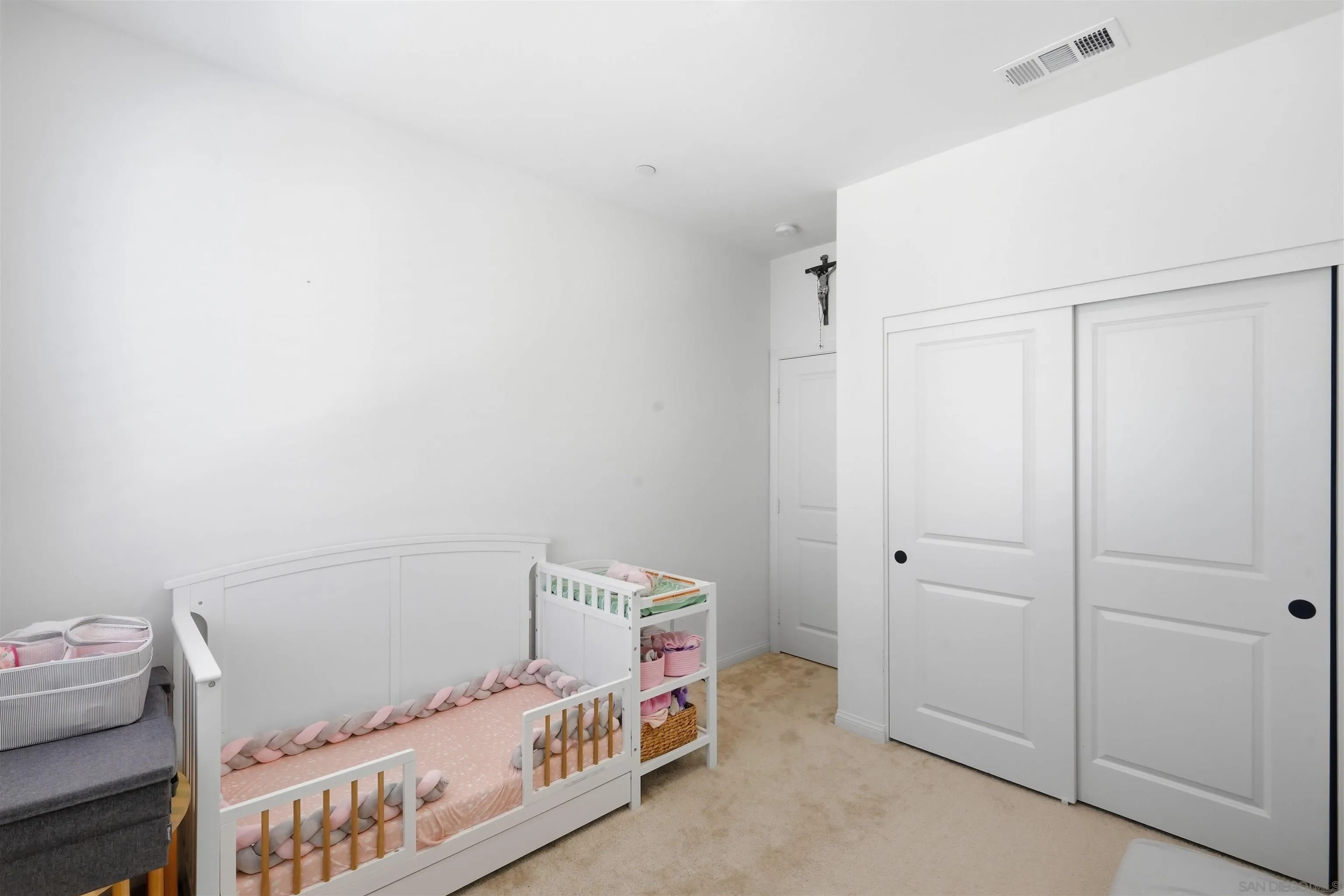 https://cdn.realtyfeed.com/cdn/127/260016673/c3b2f821c20398277985e998aed12dba.webp