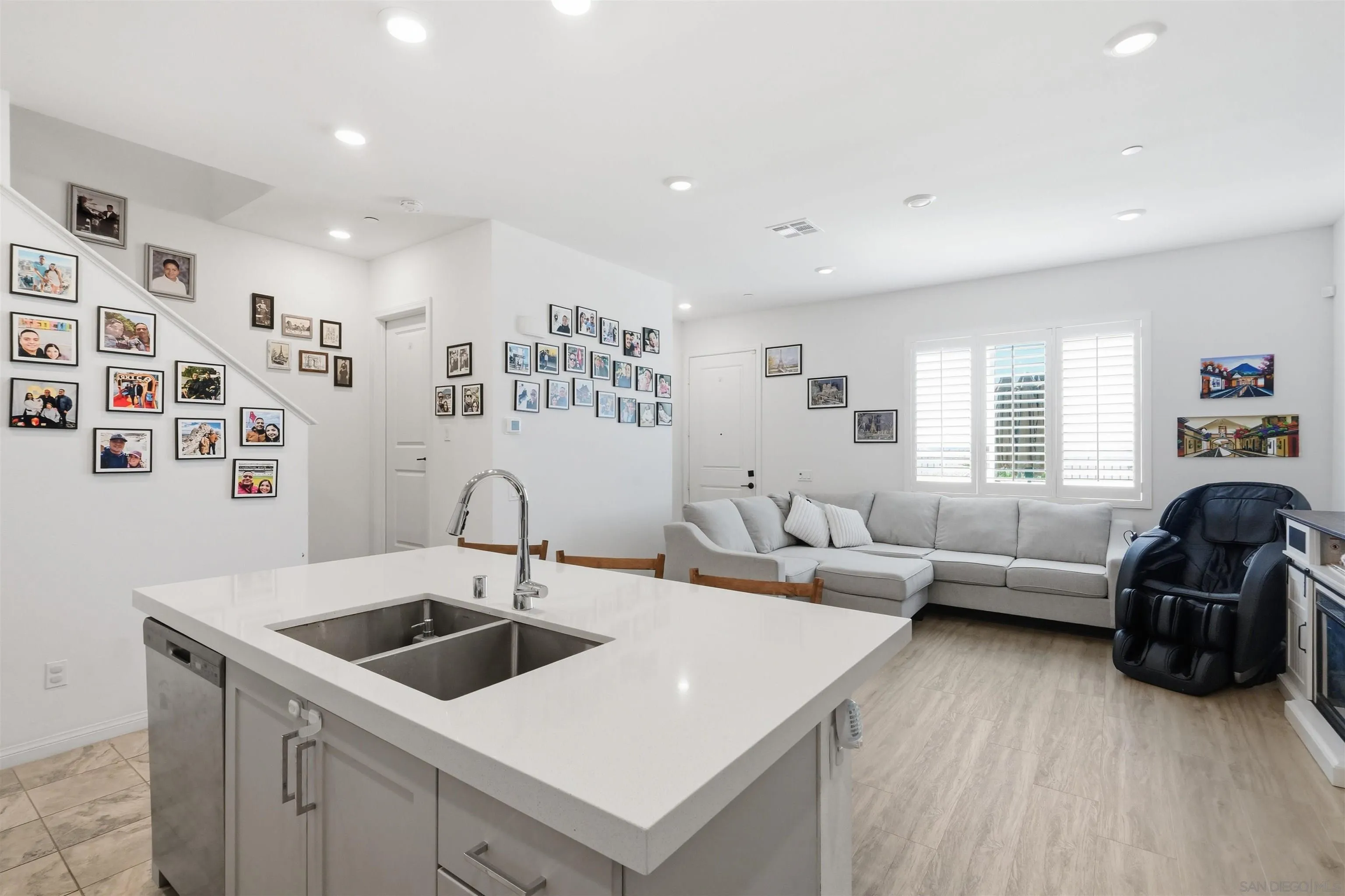 https://cdn.realtyfeed.com/cdn/127/260016673/d956f016726ab20daafee8a401bcd0b9.webp