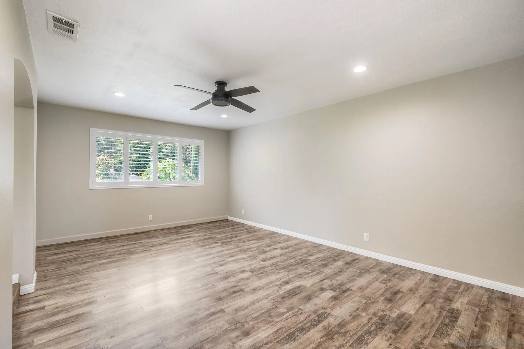 https://cdn.realtyfeed.com/cdn/127/260016680/061f28dd95840010f9137b2d553e0d26.webp