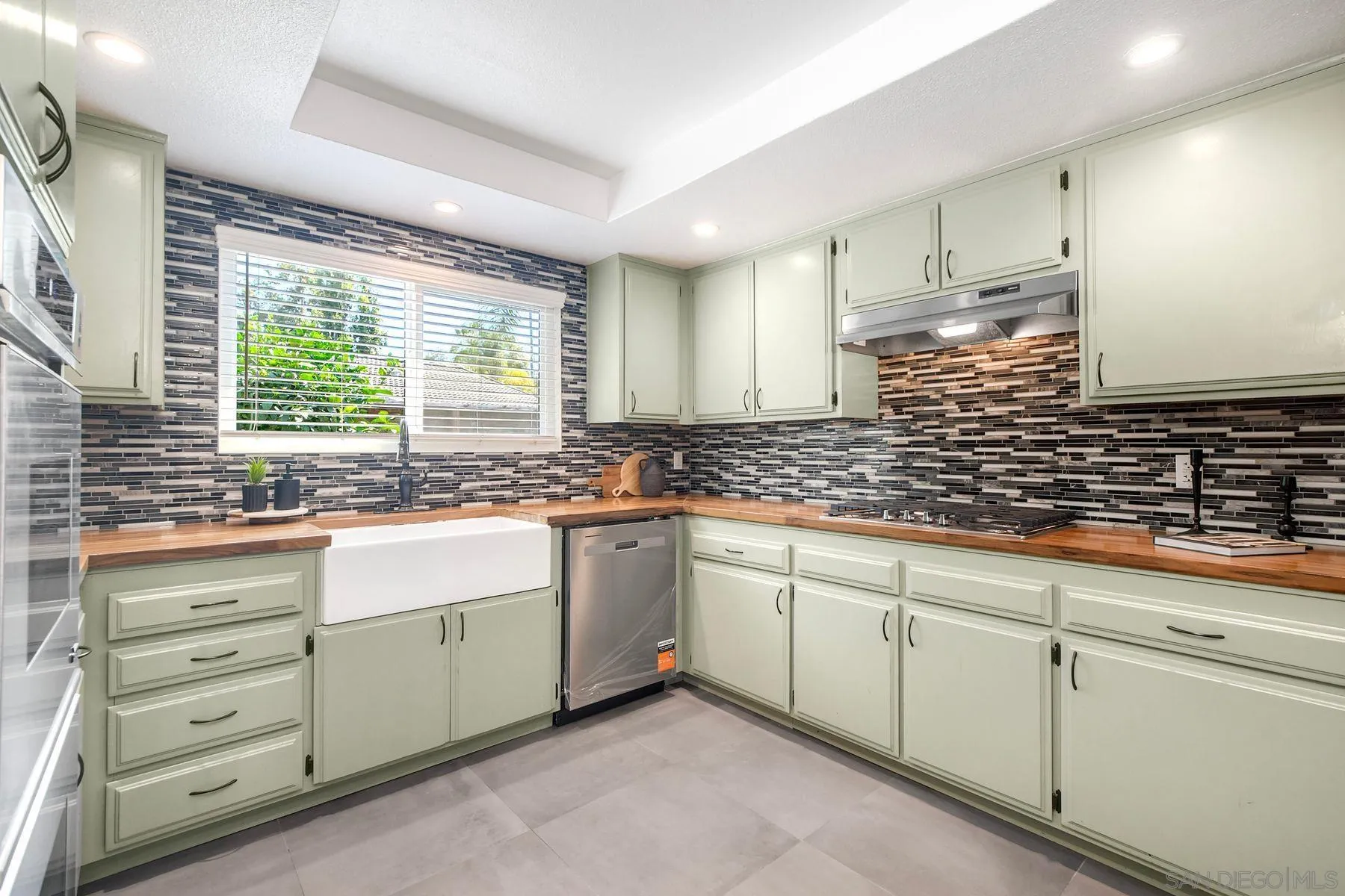 https://cdn.realtyfeed.com/cdn/127/260016680/27ff8a232f5adf5df210e6371c28e037.webp
