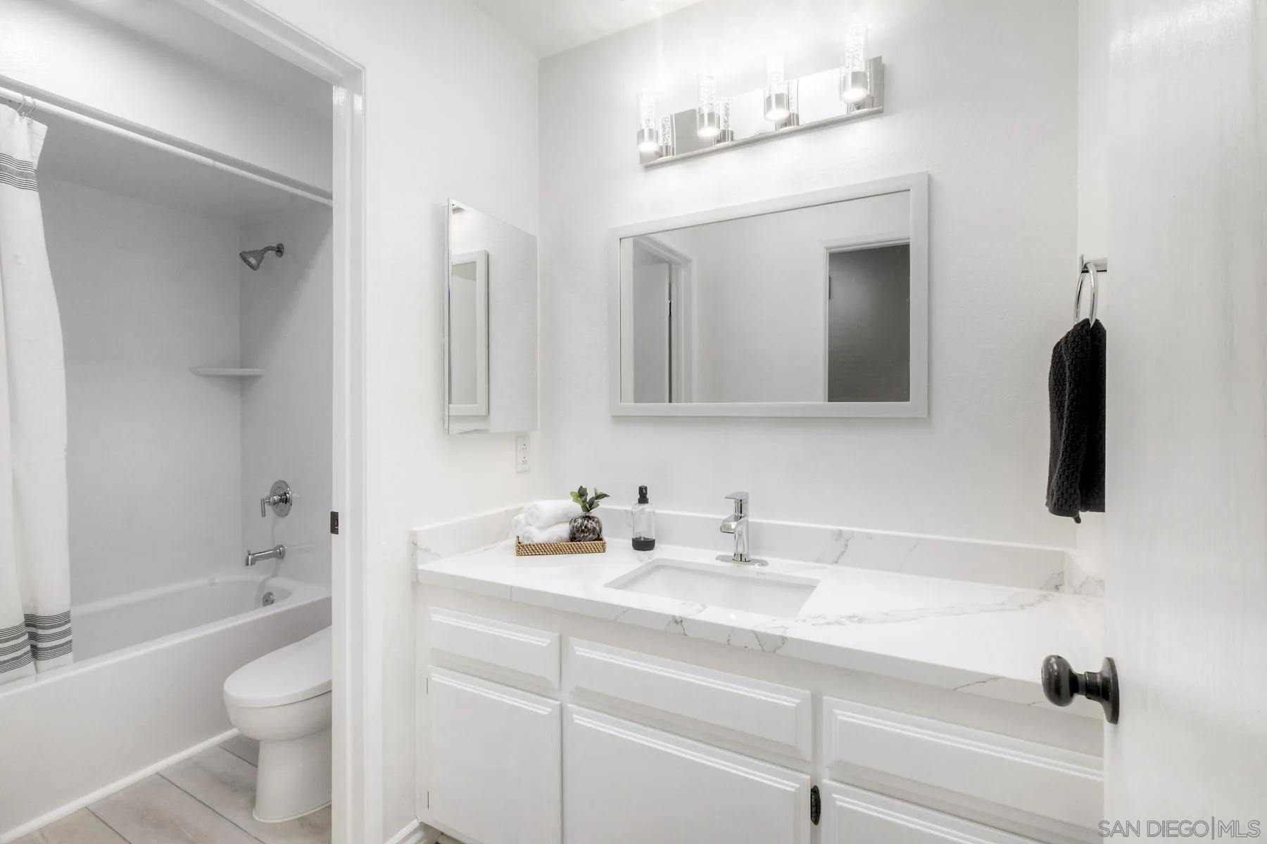 https://cdn.realtyfeed.com/cdn/127/260016680/2f1e6831ab8d4c038650ffccfd3c0126.webp