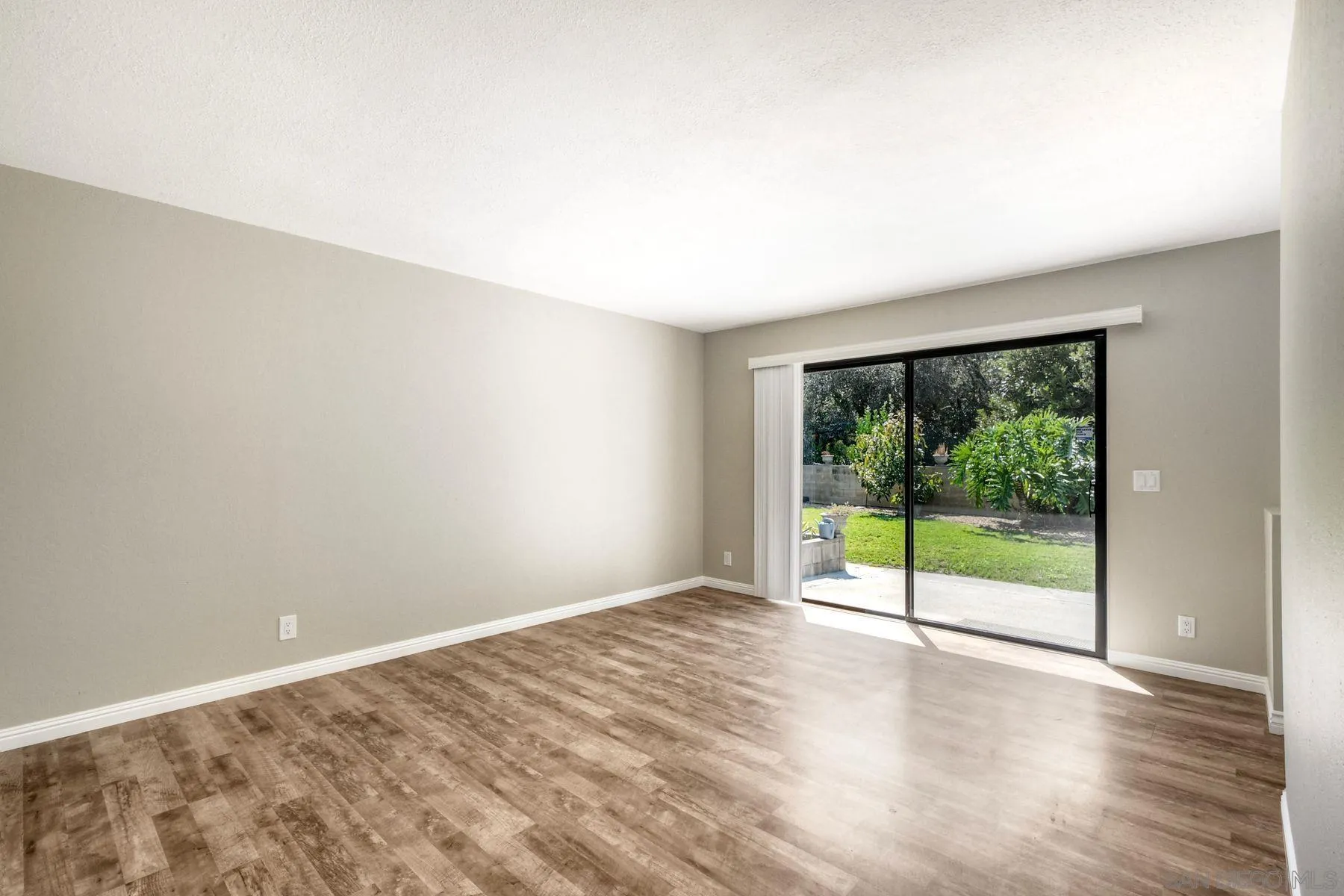 https://cdn.realtyfeed.com/cdn/127/260016680/3af1a9b0fada1d0eb10e746b54d064bc.webp