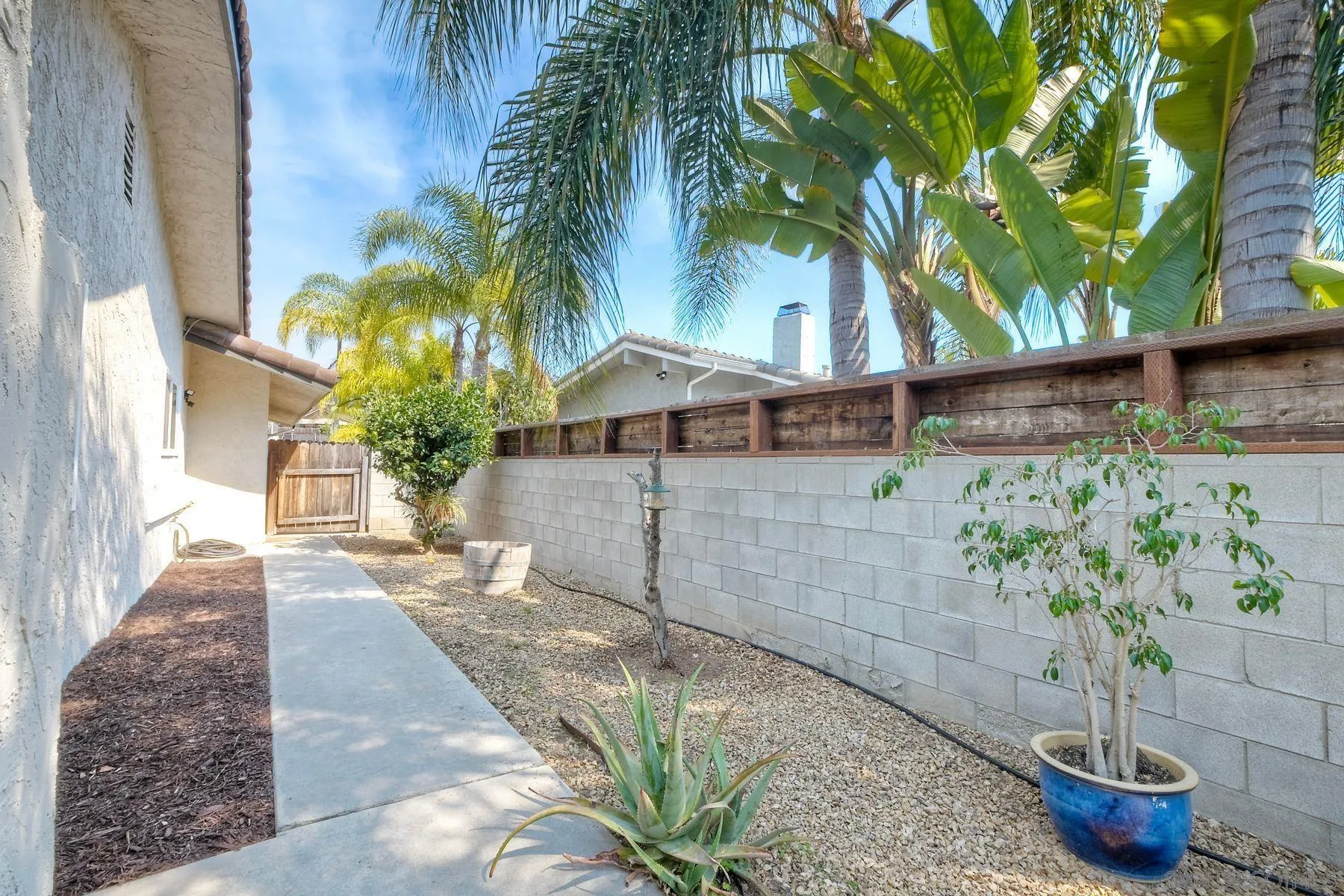 https://cdn.realtyfeed.com/cdn/127/260016680/cca59b69b9d4c96fce71d99afdbf8911.webp