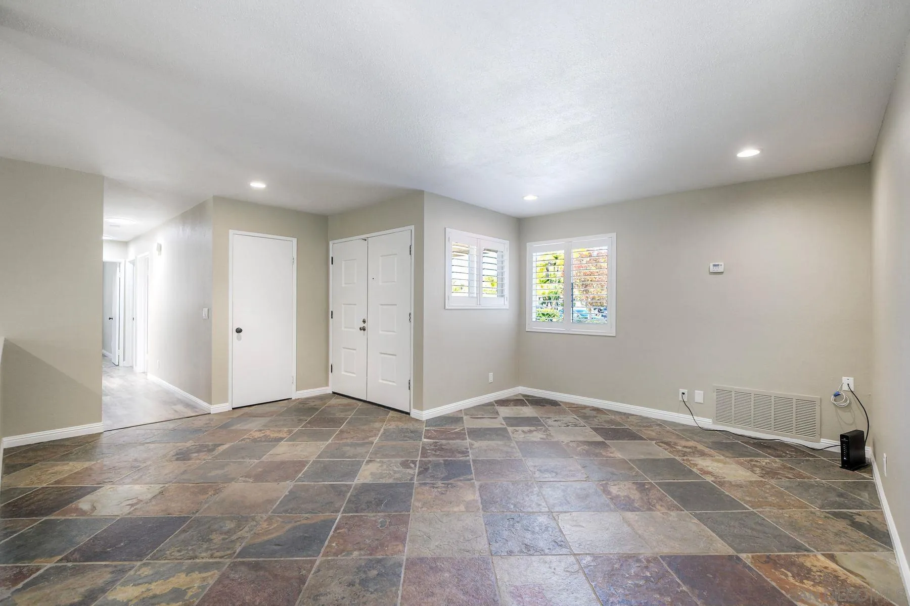 https://cdn.realtyfeed.com/cdn/127/260016680/e9f194a14c35bca199a14a21f2f99cb6.webp