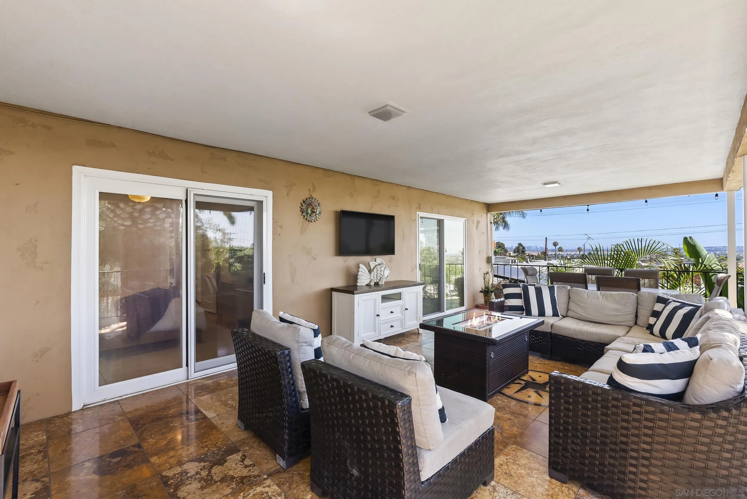 https://cdn.realtyfeed.com/cdn/127/260016683/857af76bdb610c4f4ddadee13fbea69b.webp