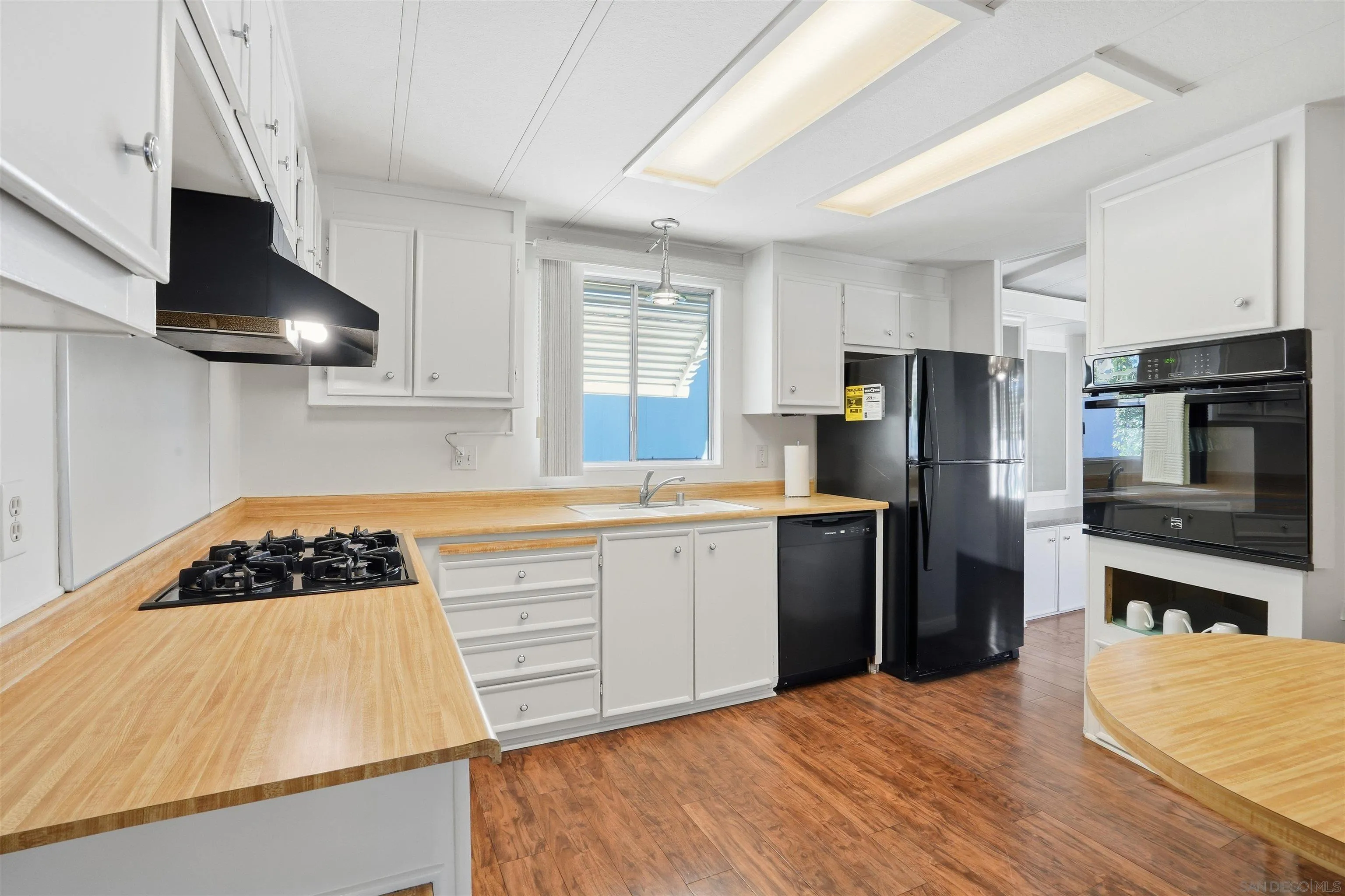 https://cdn.realtyfeed.com/cdn/127/2600167/762a53d4ca16c88e21cf315bbeb06f22.webp
