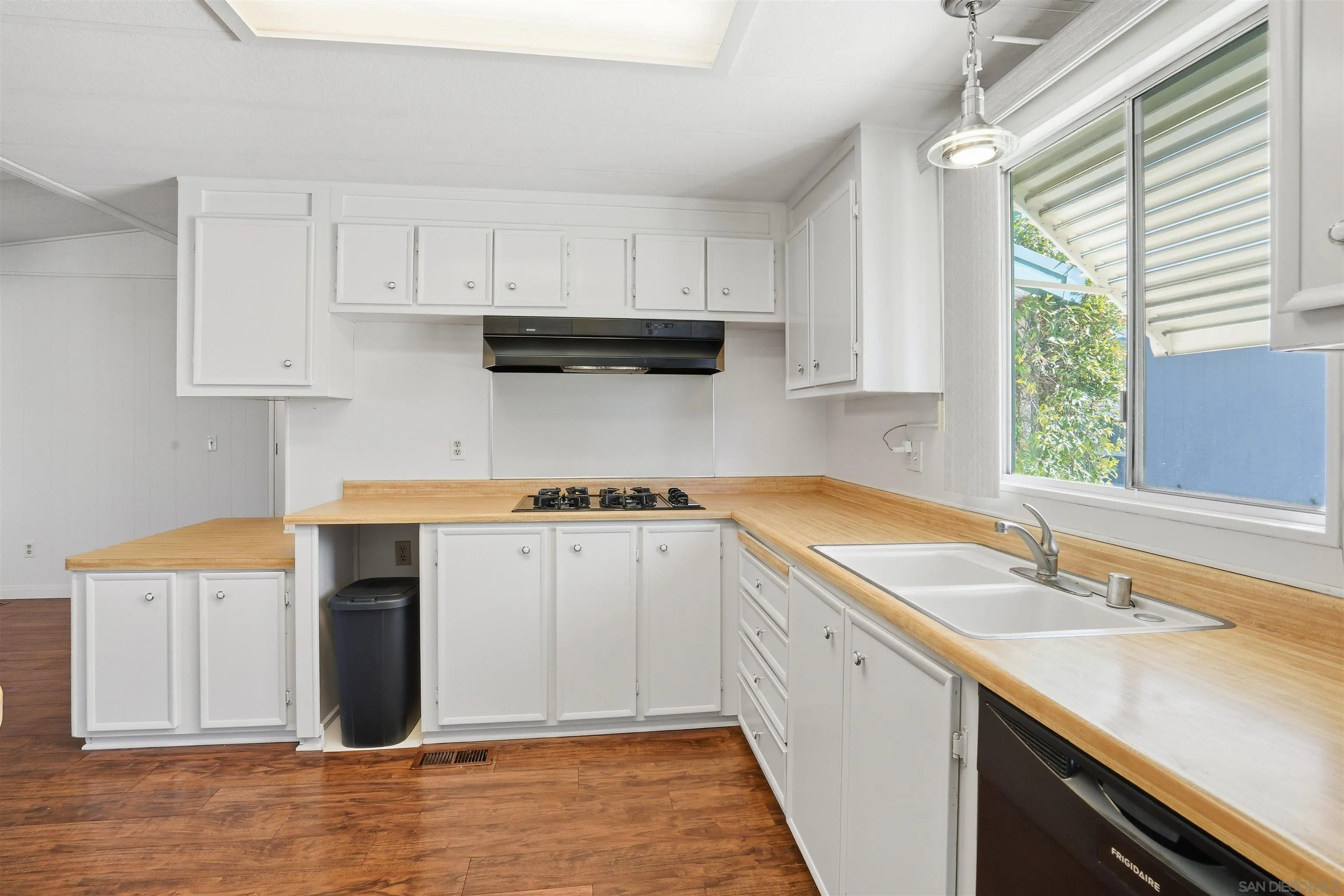 https://cdn.realtyfeed.com/cdn/127/2600167/917c3625e7a3cb278357350e828c4868.webp