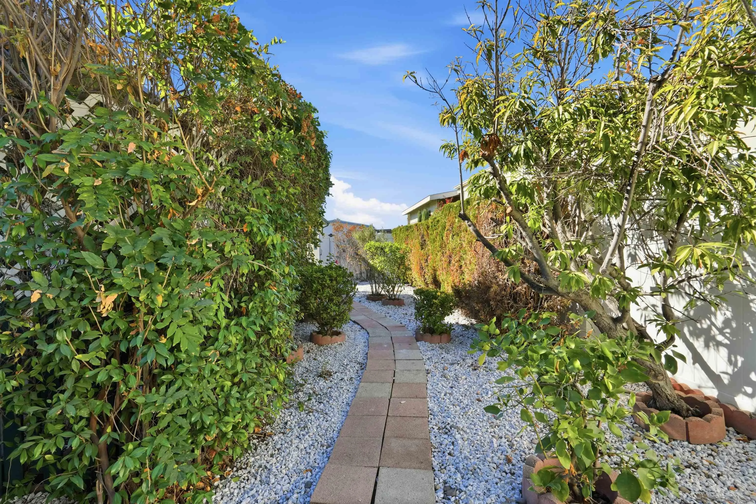 https://cdn.realtyfeed.com/cdn/127/2600167/d204e795950c6f6782e693f6411d3101.webp