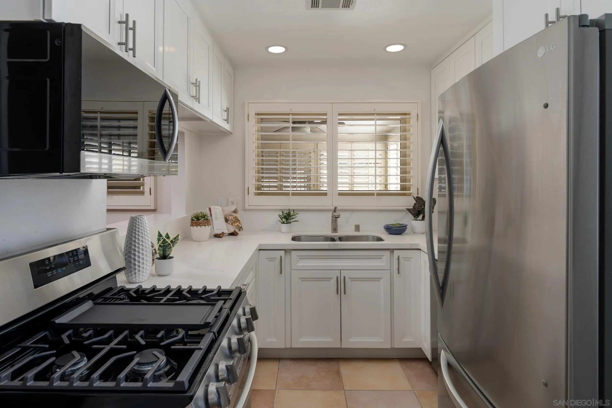 https://cdn.realtyfeed.com/cdn/127/260016720/5ecee4874c52be9397cd449505d9a906.webp