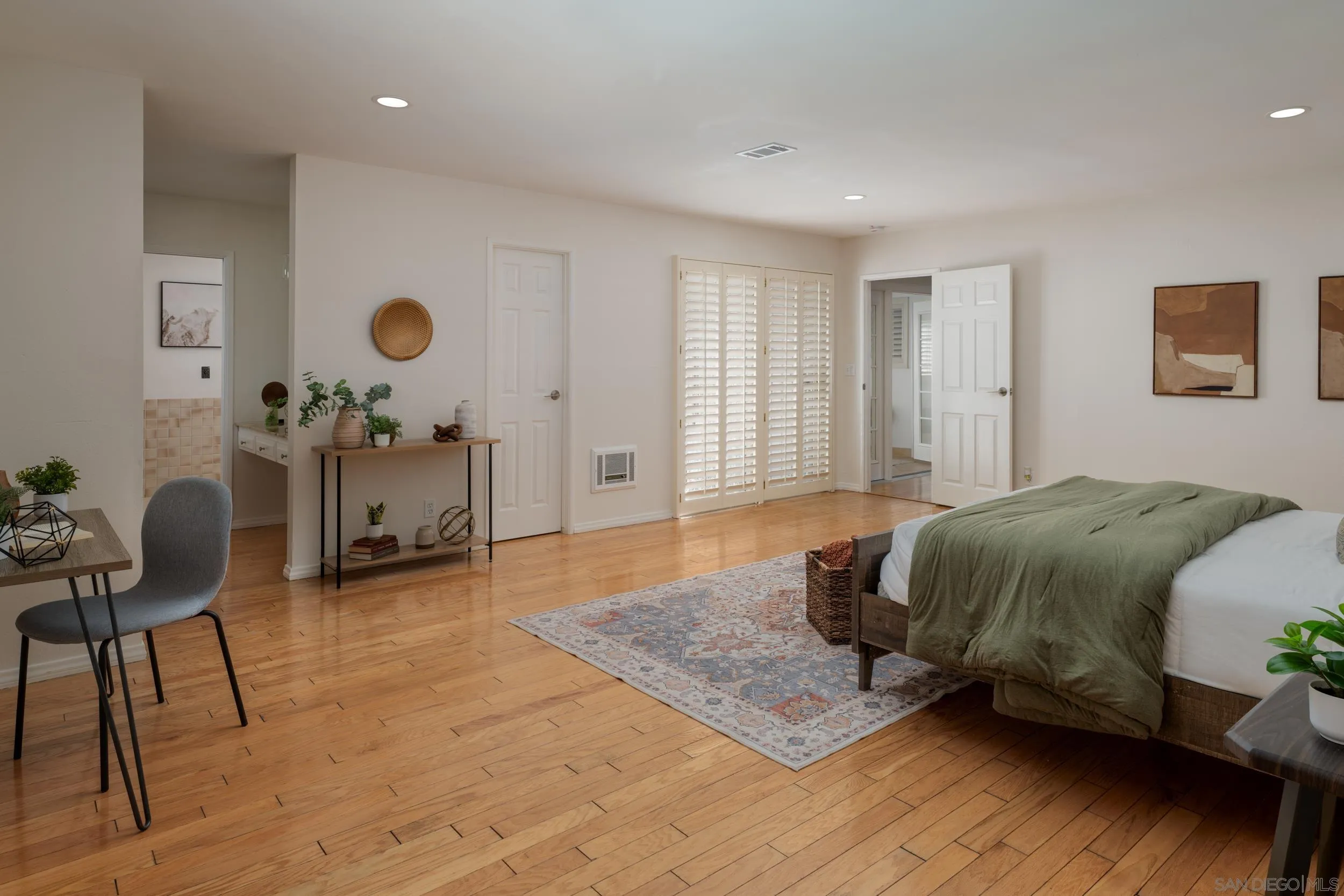 https://cdn.realtyfeed.com/cdn/127/260016720/8a4830306f68353b25dbebaa0b92e589.webp