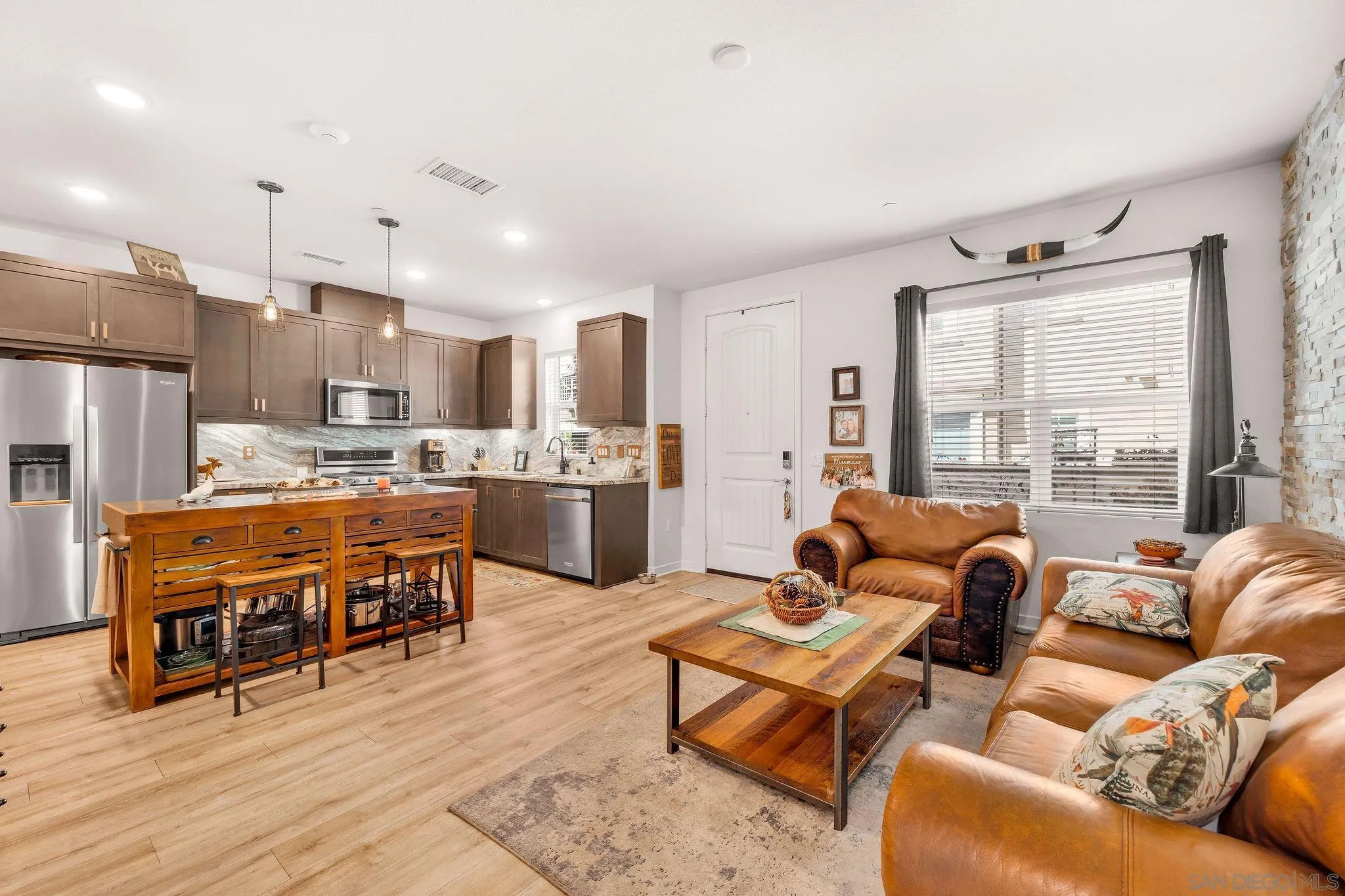 https://cdn.realtyfeed.com/cdn/127/260016722/438e76a88d22dba112a538d7f5f2a732.webp
