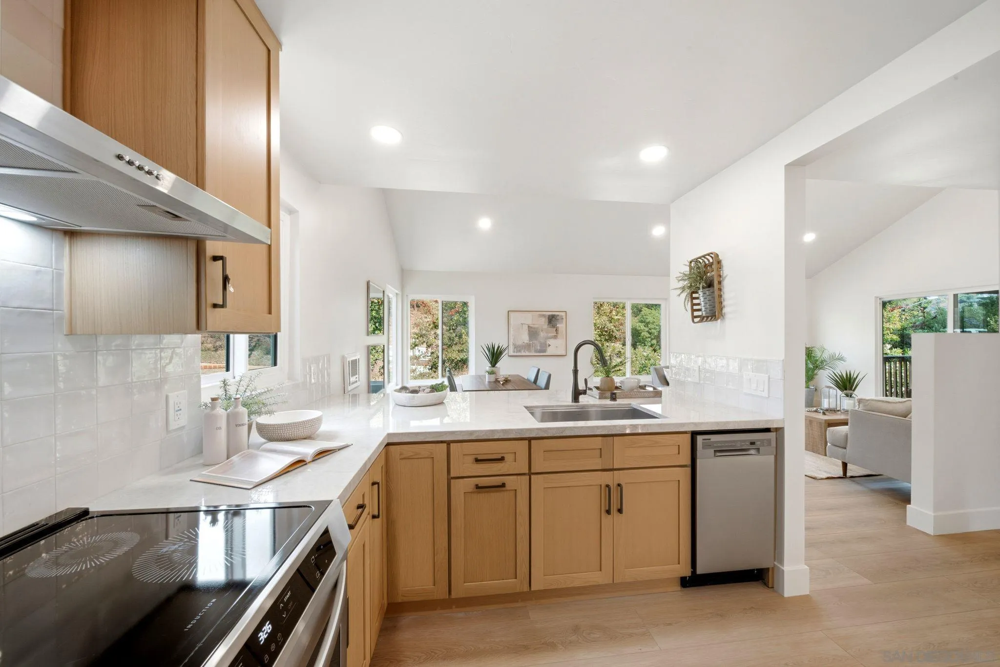 Photo #3: 260016723 Listing: Photo #3