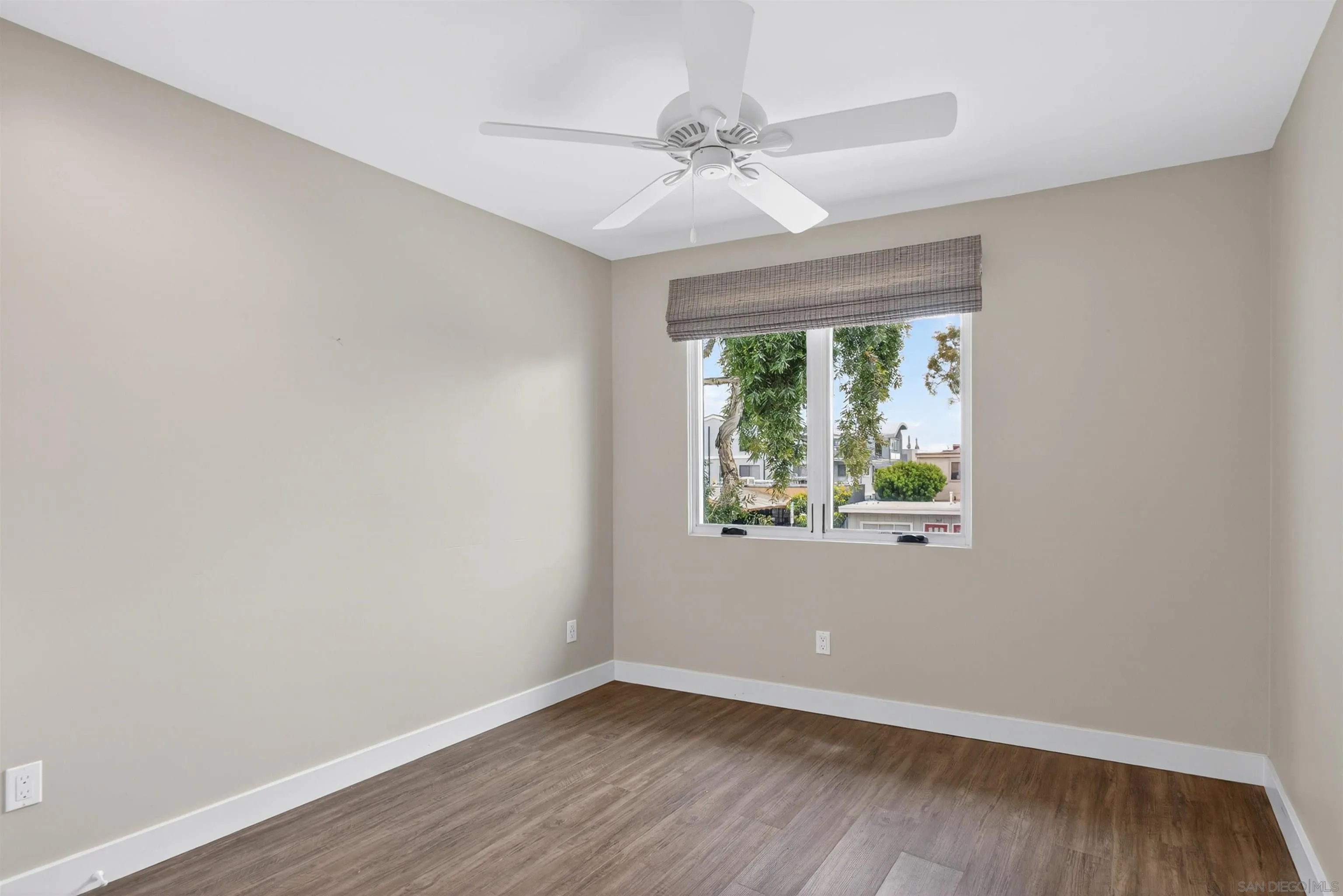 https://cdn.realtyfeed.com/cdn/127/260016725/2e01f6caac32570e8eabe431f2c26783.webp