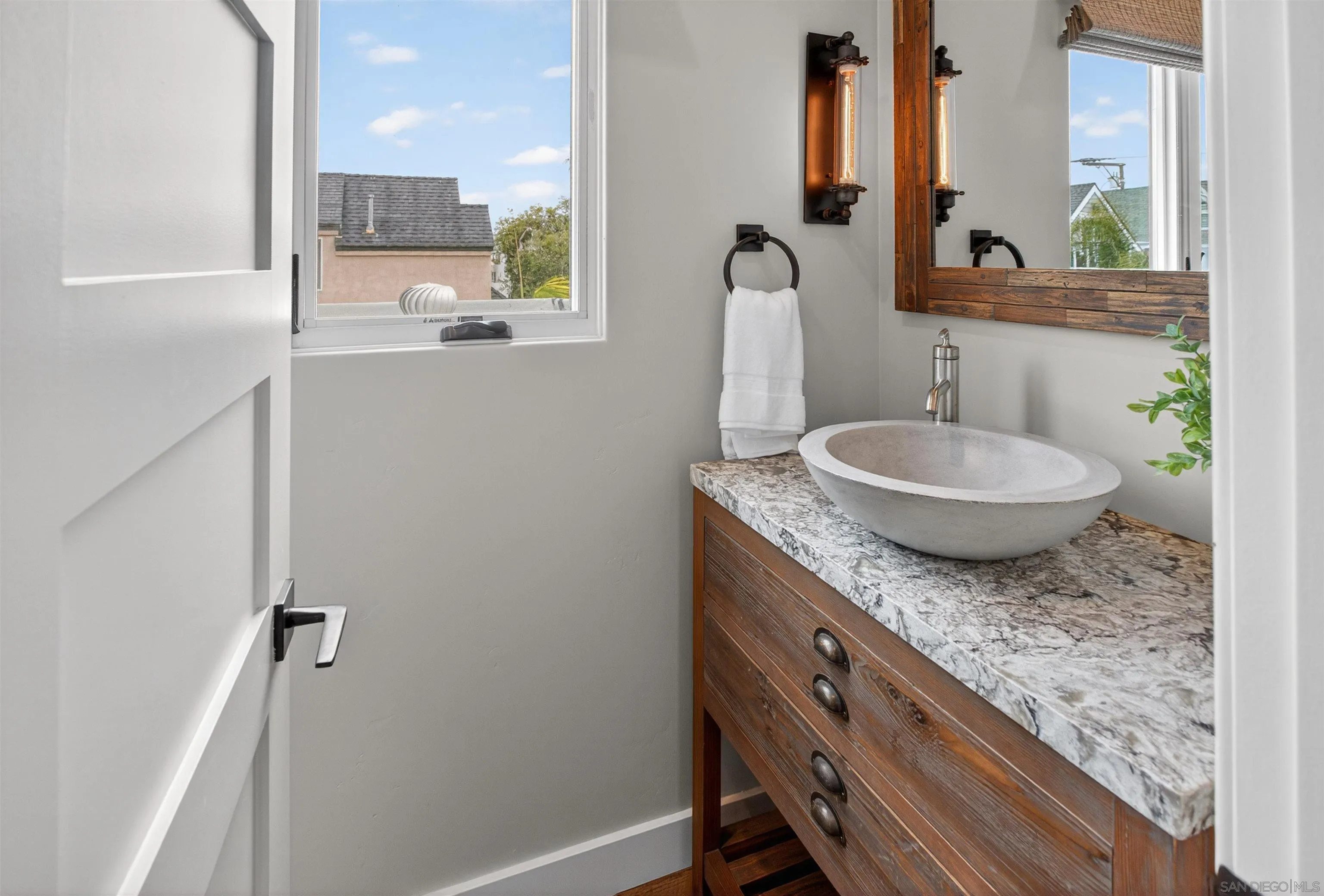 https://cdn.realtyfeed.com/cdn/127/260016725/f059a390ee78d75b16d603b24b12b8ee.webp