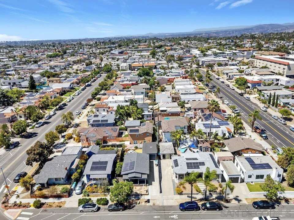 https://cdn.realtyfeed.com/cdn/127/260016727/011d1948735800b1e2f50fa3b5d6d590.webp