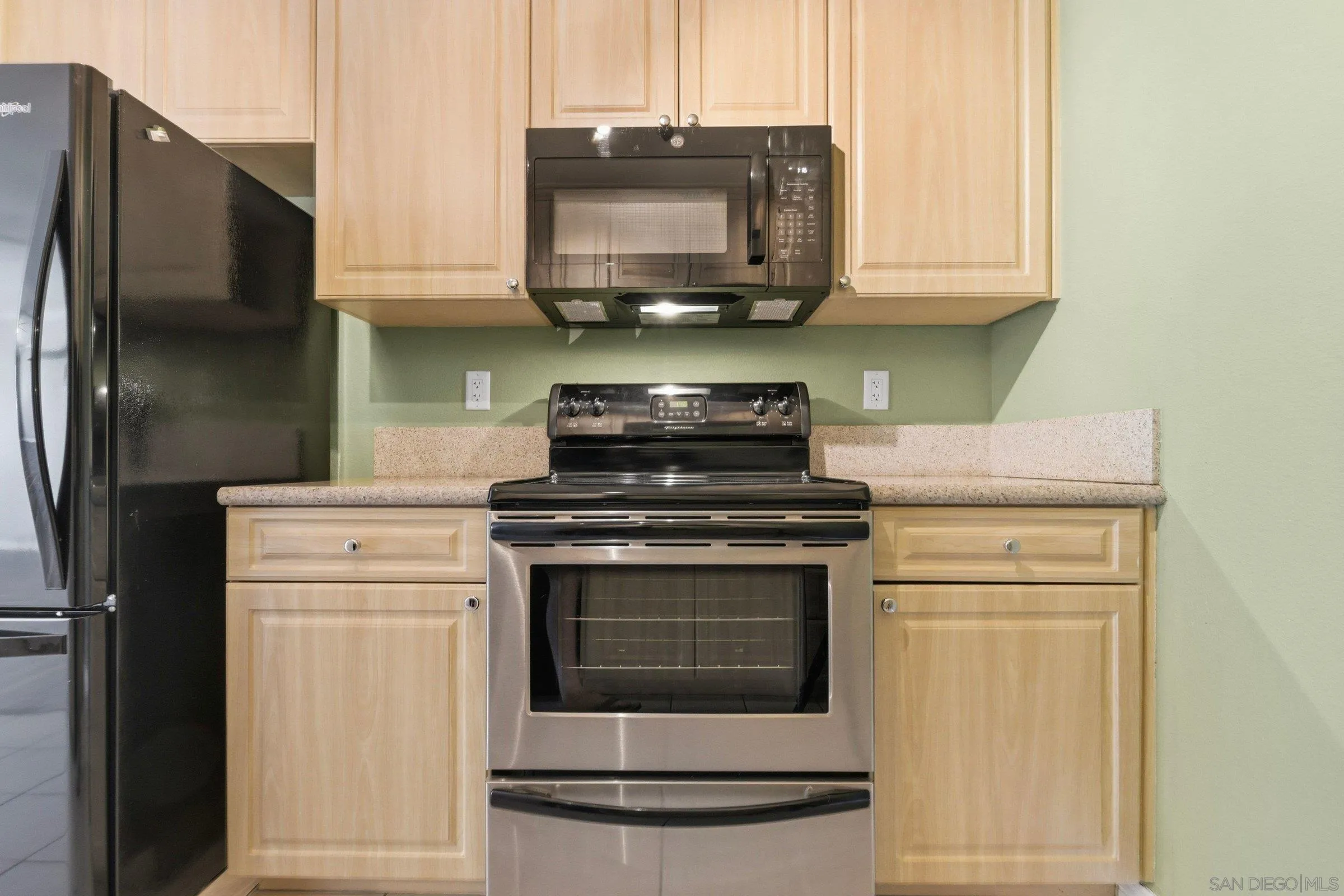 Photo #12: 260016736 Listing: Photo #12