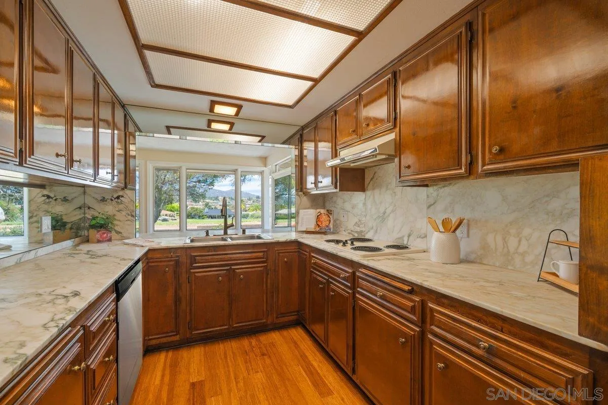 https://cdn.realtyfeed.com/cdn/127/260016746/120d6c46787d2874578258aa796472f6.webp