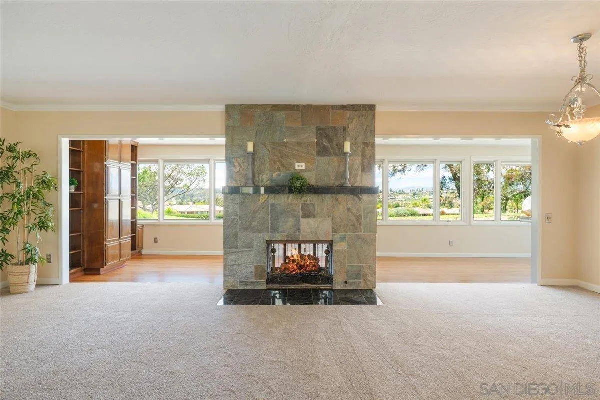 https://cdn.realtyfeed.com/cdn/127/260016746/71e9c3ca9d200b44795ce2ca522bc11a.webp