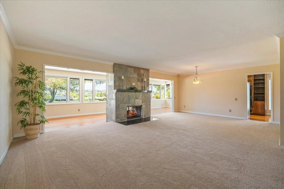 https://cdn.realtyfeed.com/cdn/127/260016746/a8d13a692bfdf2daf9bd99a16e18332a.webp