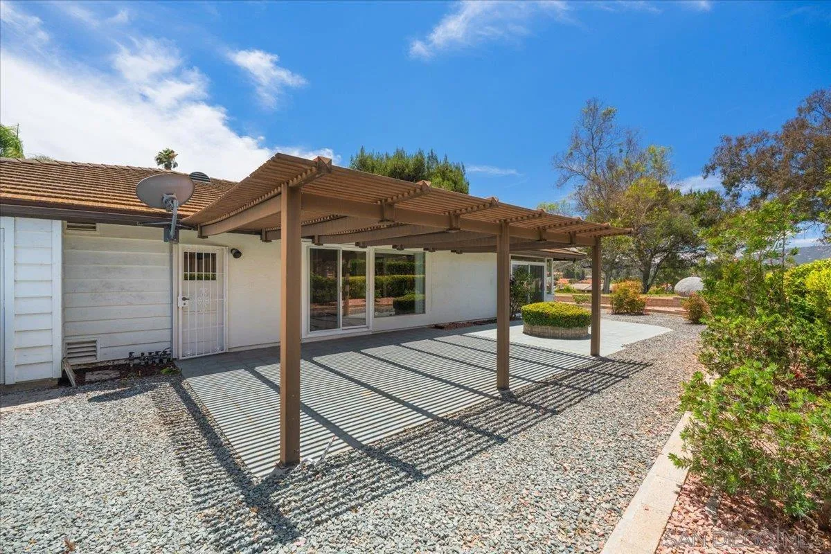 https://cdn.realtyfeed.com/cdn/127/260016746/e06432f89291dc11e8432b154df19ea2.webp