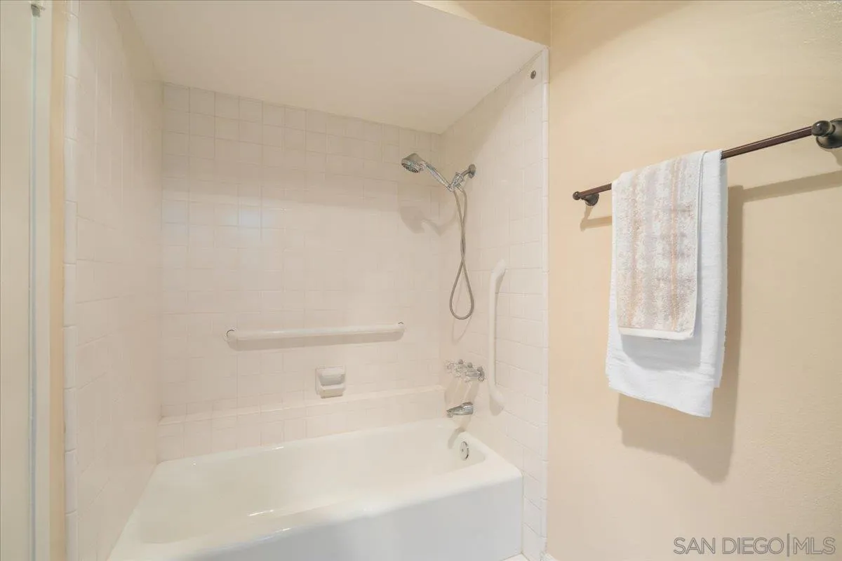 https://cdn.realtyfeed.com/cdn/127/260016746/f46673fb187b411c6202d0d7fc9cfe82.webp