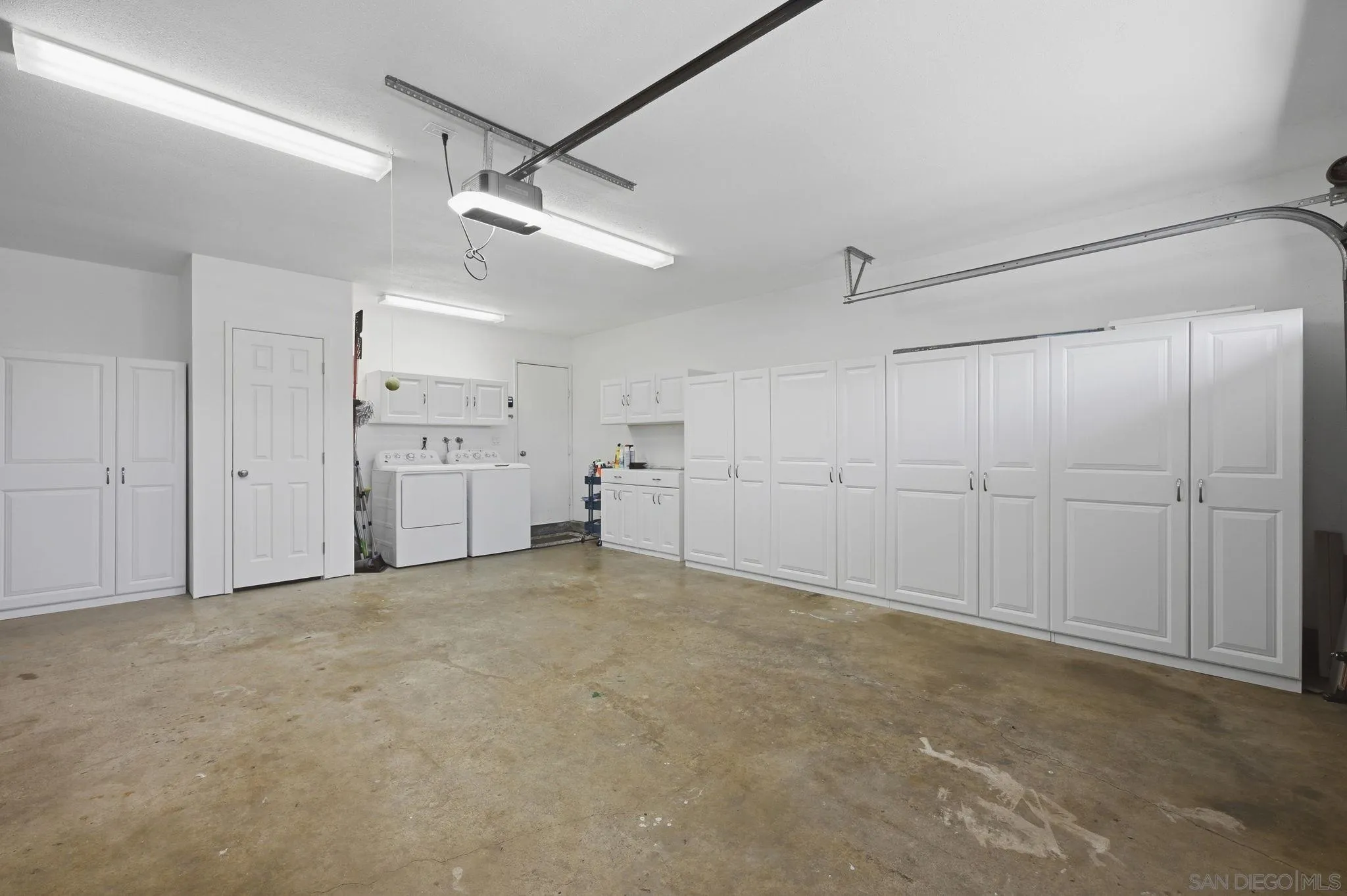 https://cdn.realtyfeed.com/cdn/127/260016758/32ce22b71a687aa259a428d520410188.webp