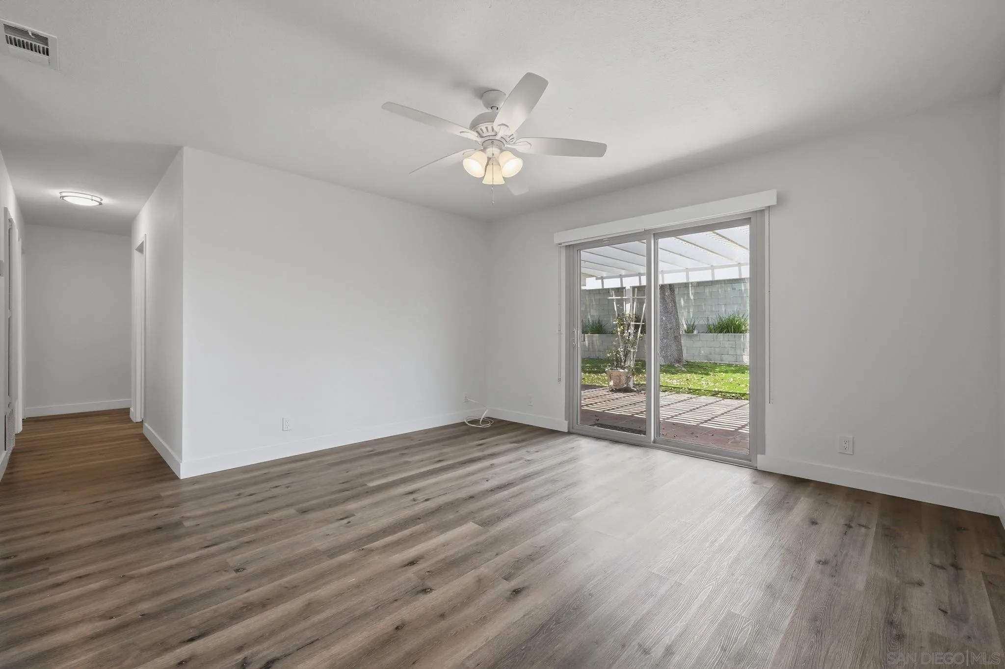 https://cdn.realtyfeed.com/cdn/127/260016758/d4ec29e86eac4c73c386f613320066bf.webp