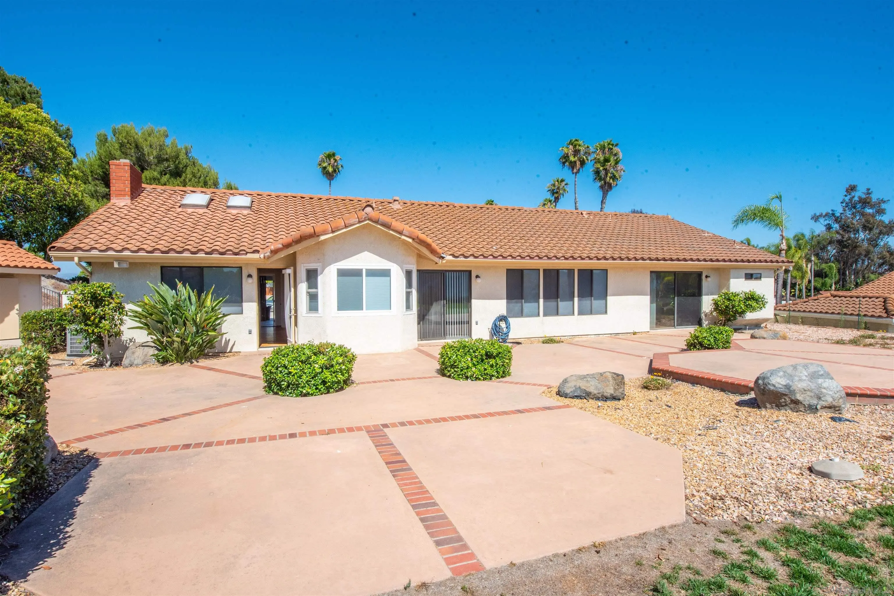https://cdn.realtyfeed.com/cdn/127/260016761/72ae9e37734f8fc5d1cf0afdd2ab38ee.webp