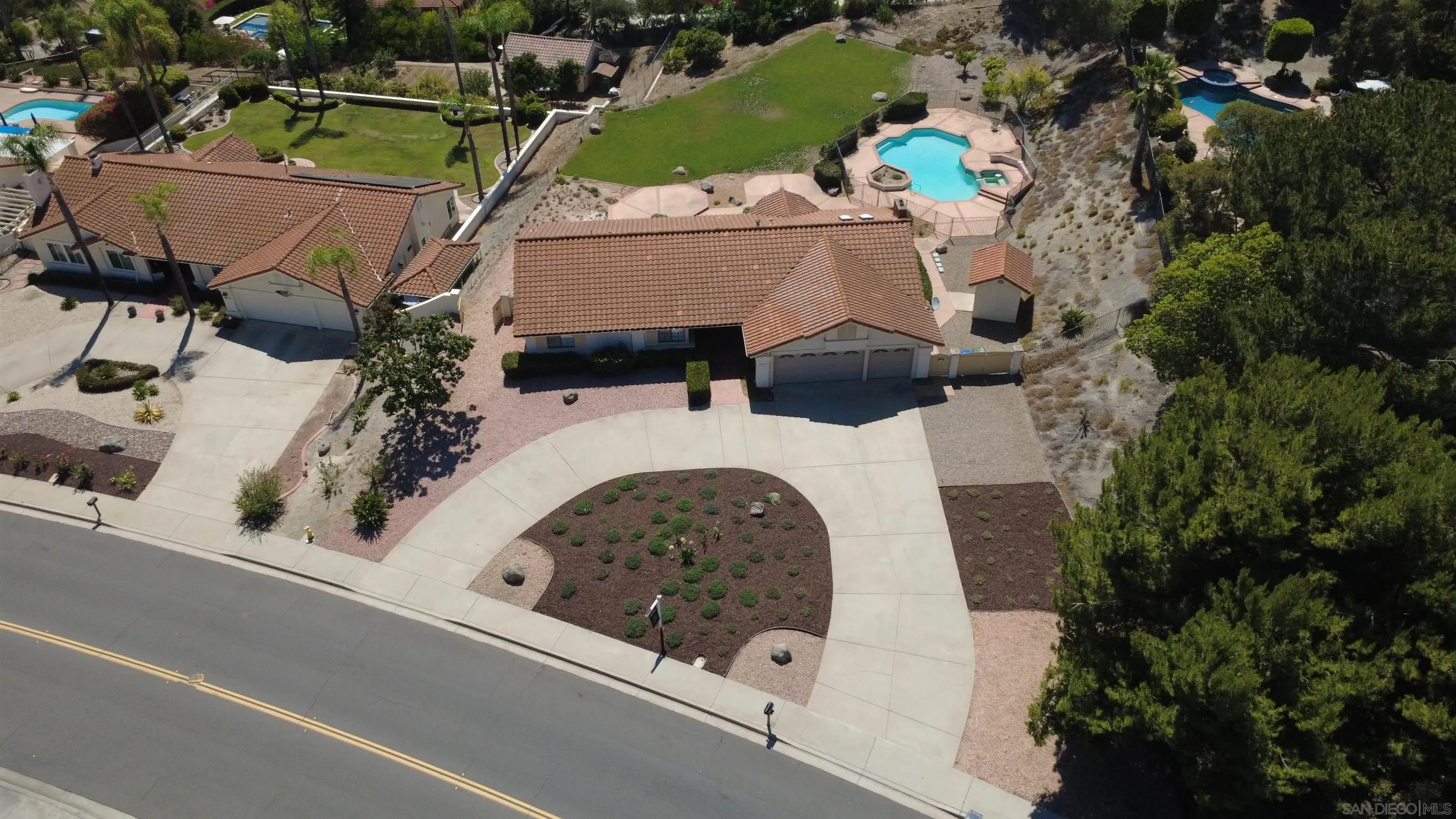 https://cdn.realtyfeed.com/cdn/127/260016761/7a05320a3d0b53295ba3f2a506bb85da.webp