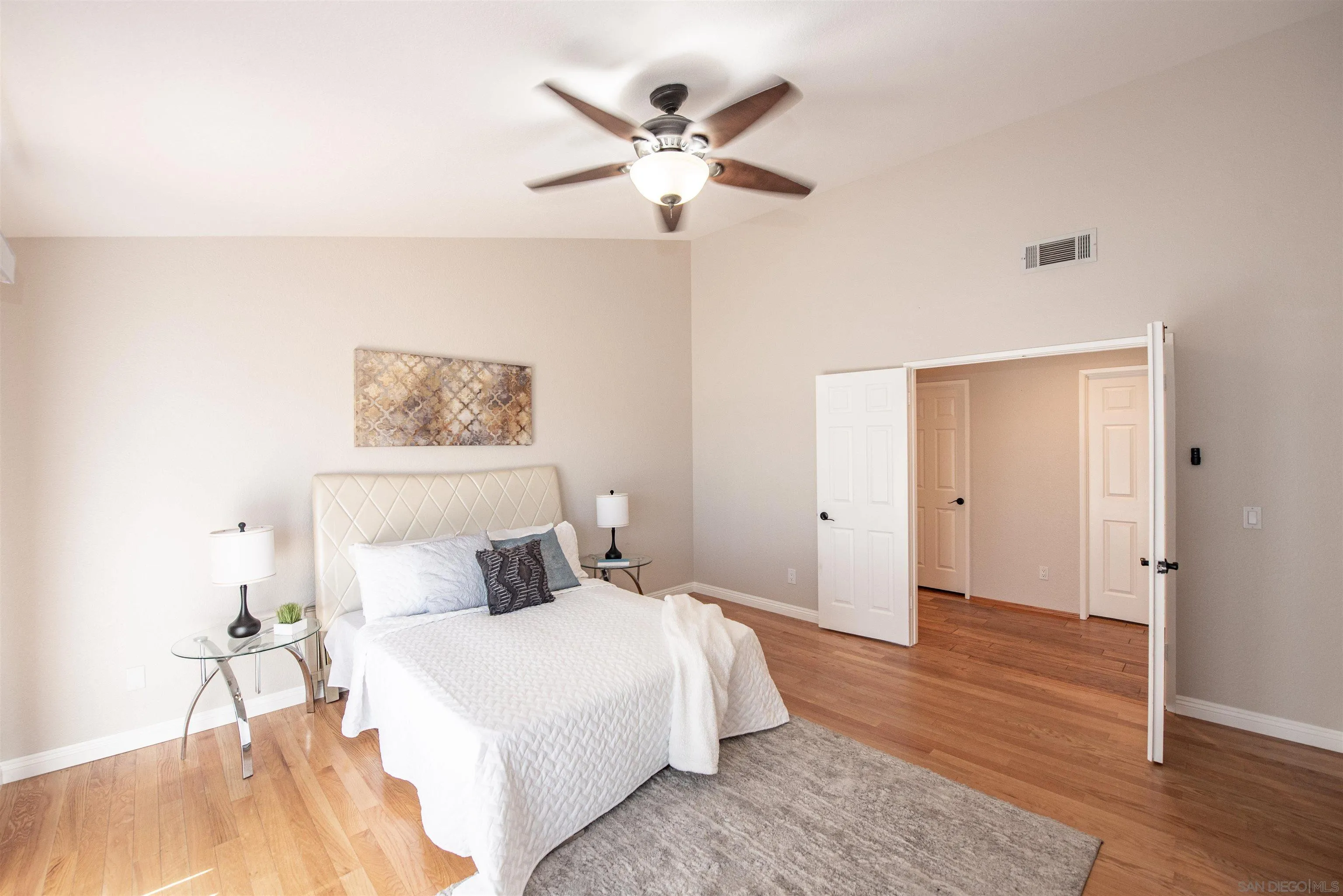 https://cdn.realtyfeed.com/cdn/127/260016761/7e842fec6c6fdfd85003736ecfb92a8b.webp