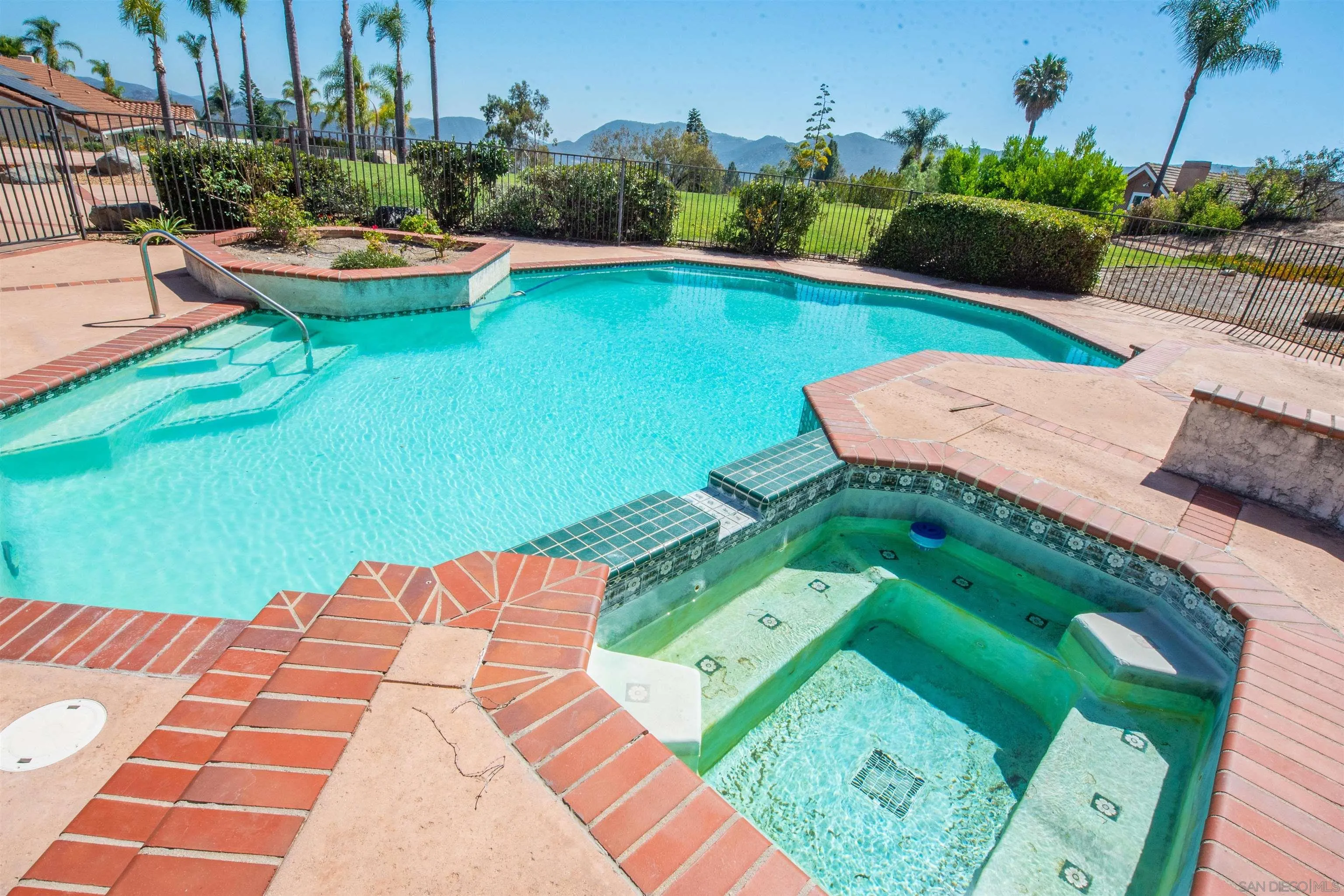 https://cdn.realtyfeed.com/cdn/127/260016761/8d20416951332bcc4f8631386aaf84c0.webp