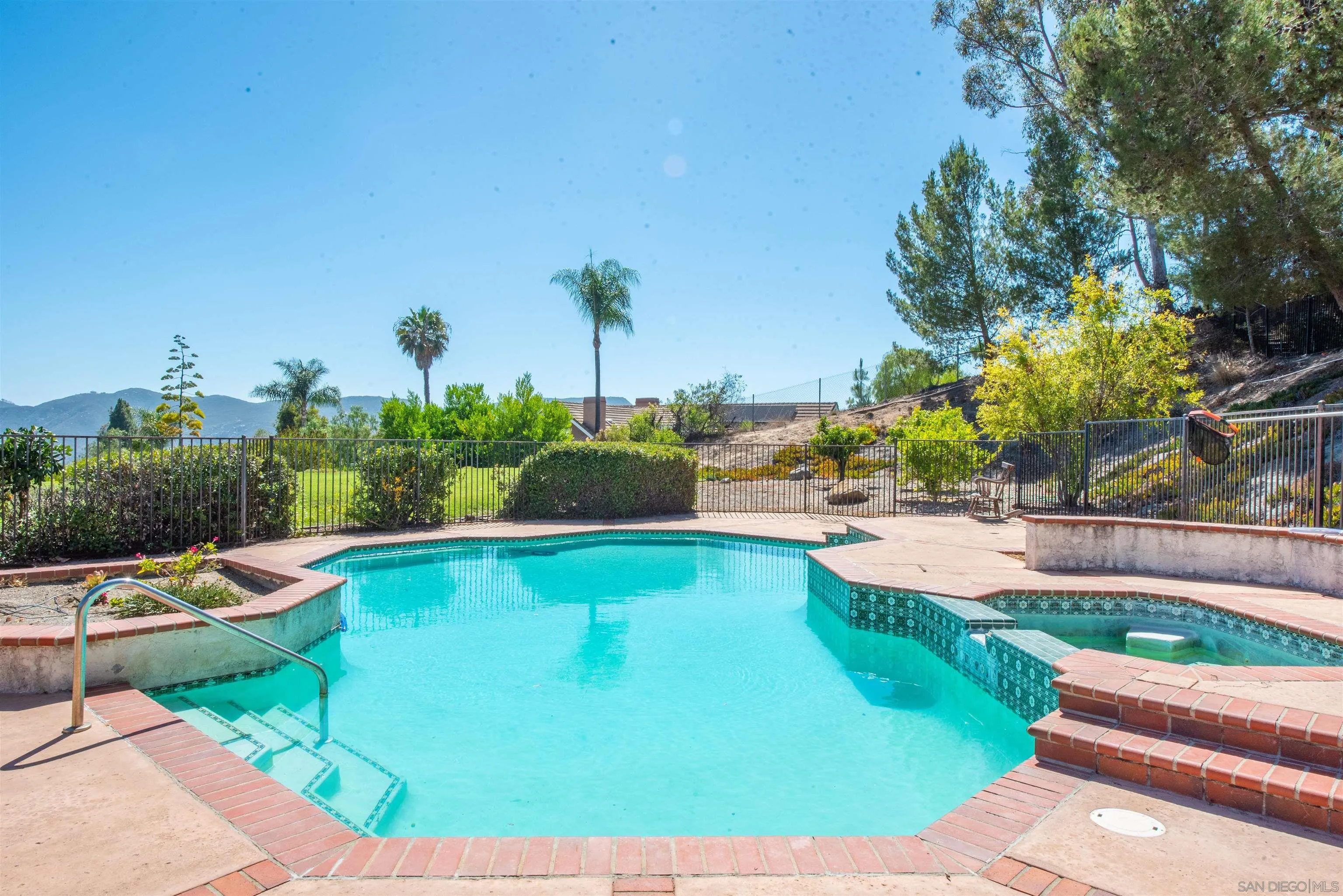 https://cdn.realtyfeed.com/cdn/127/260016761/b133213bab8b79fdb56b65f02ba36472.webp