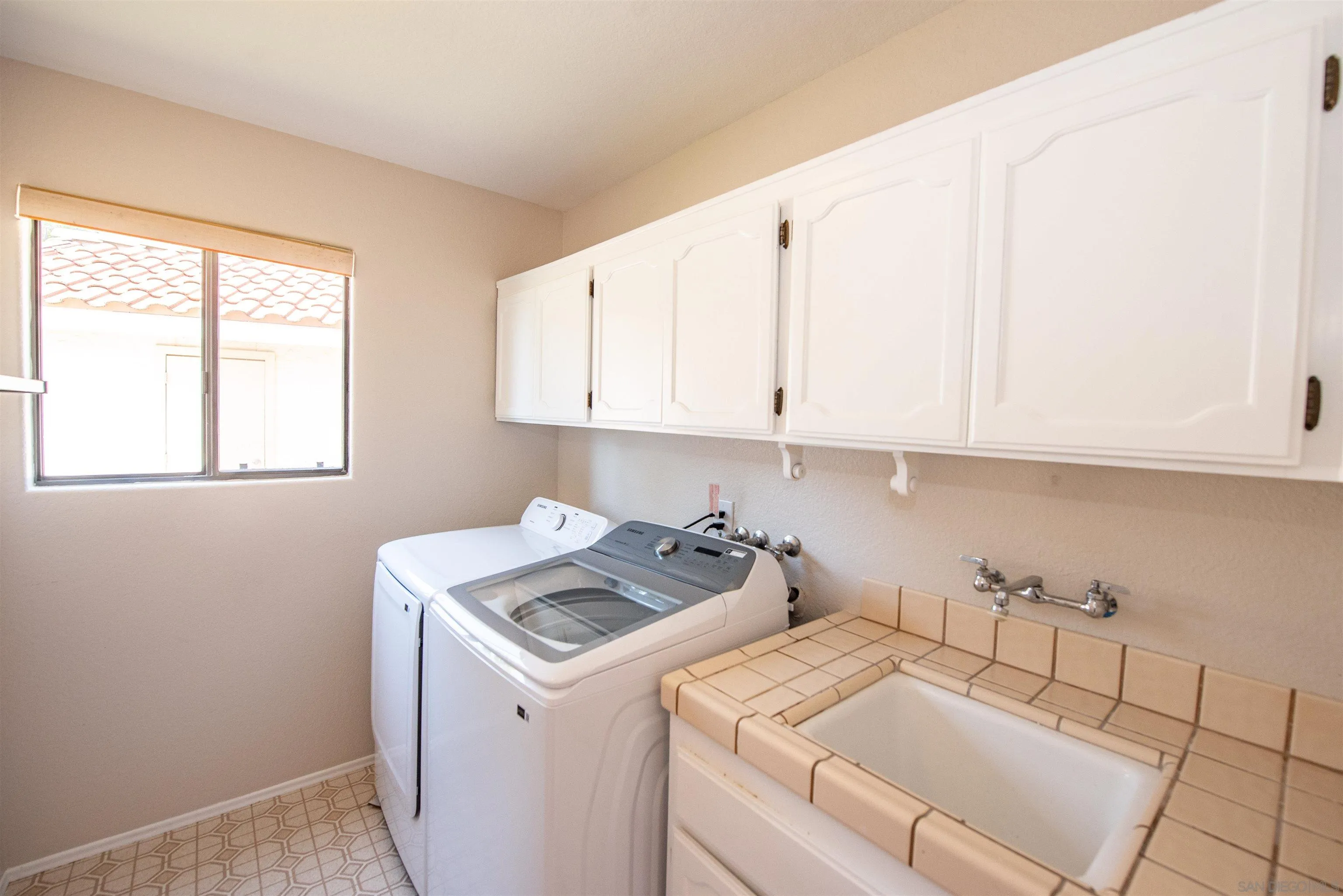 https://cdn.realtyfeed.com/cdn/127/260016761/bb4221e671ad481fc6f544c5238f637f.webp