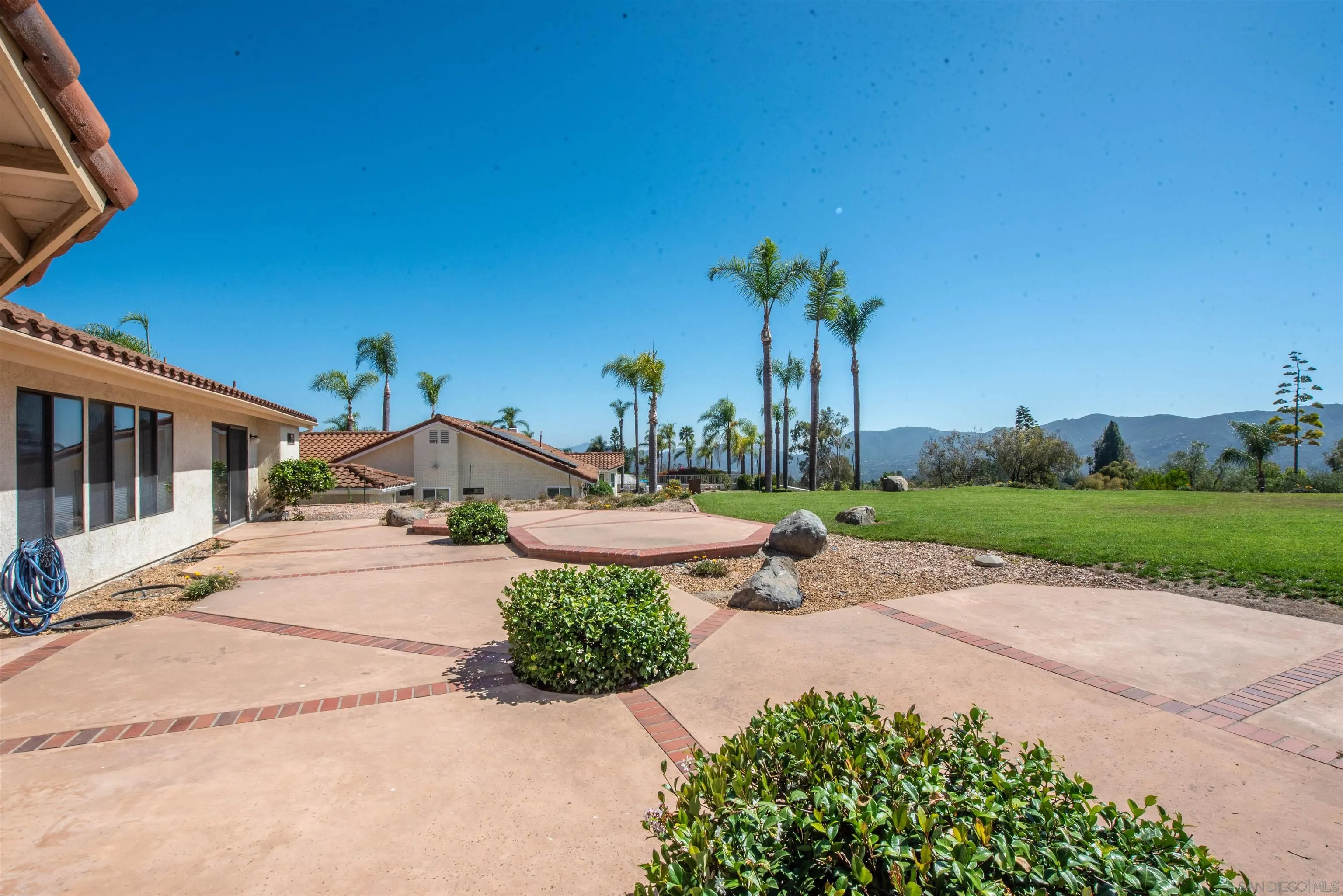 https://cdn.realtyfeed.com/cdn/127/260016761/f6cf76fbdc8092ef37d6d51f09179fb0.webp