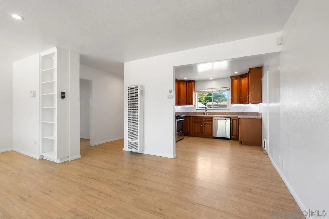 https://cdn.realtyfeed.com/cdn/127/260016763/09b9a26ab5efbe0b2bd84bdde6e517a2.webp
